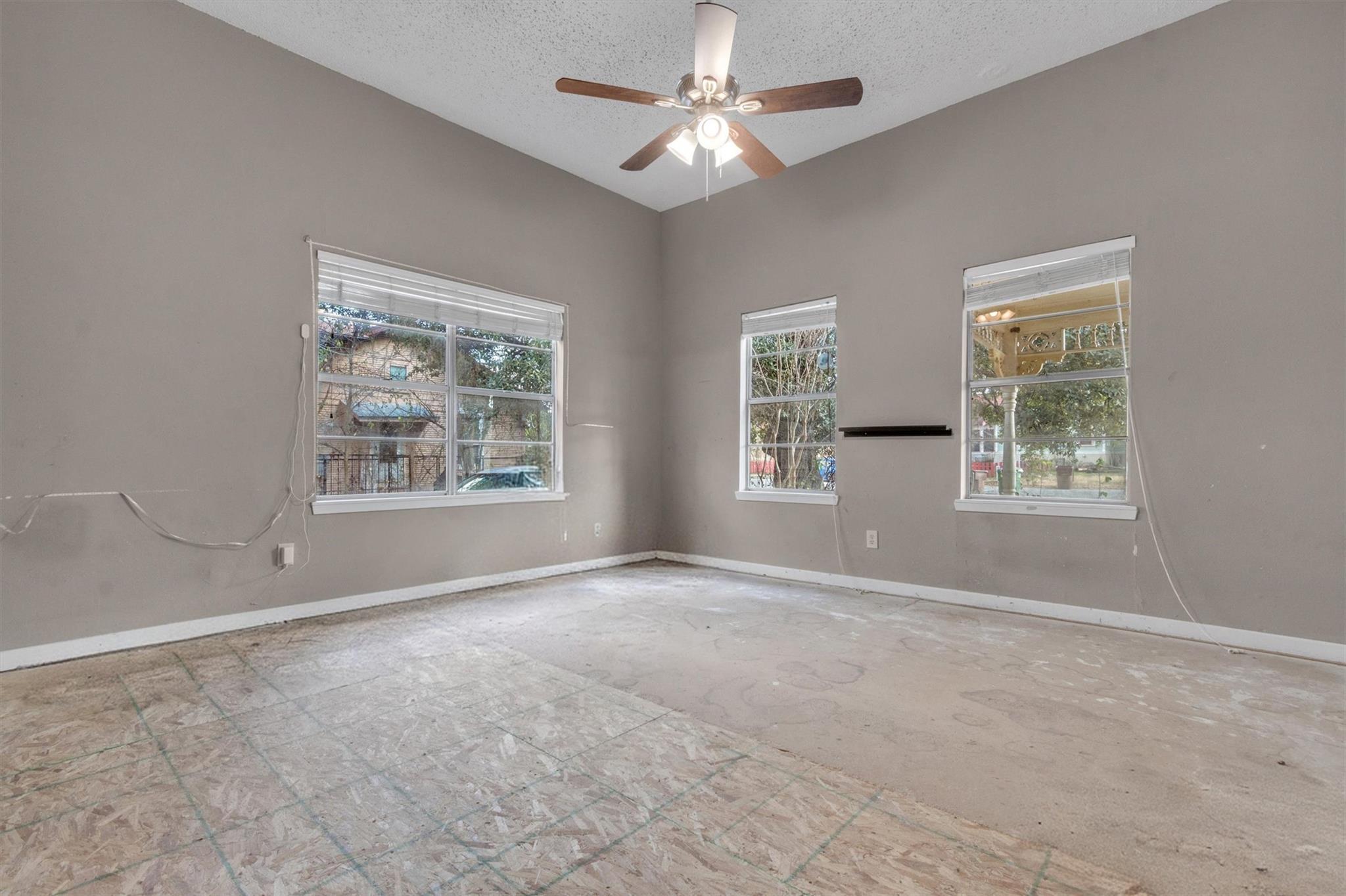 309 Bois D Arc St, Lockhart, TX 78644