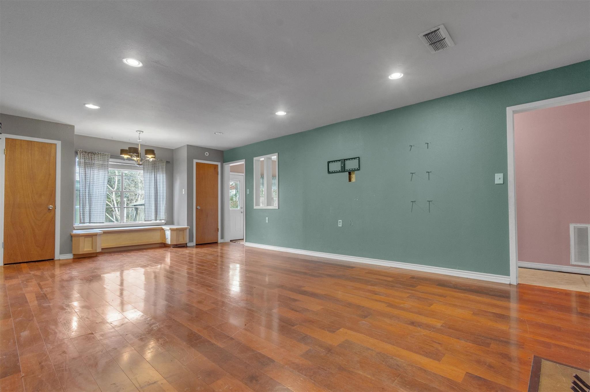 309 Bois D Arc St, Lockhart, TX 78644