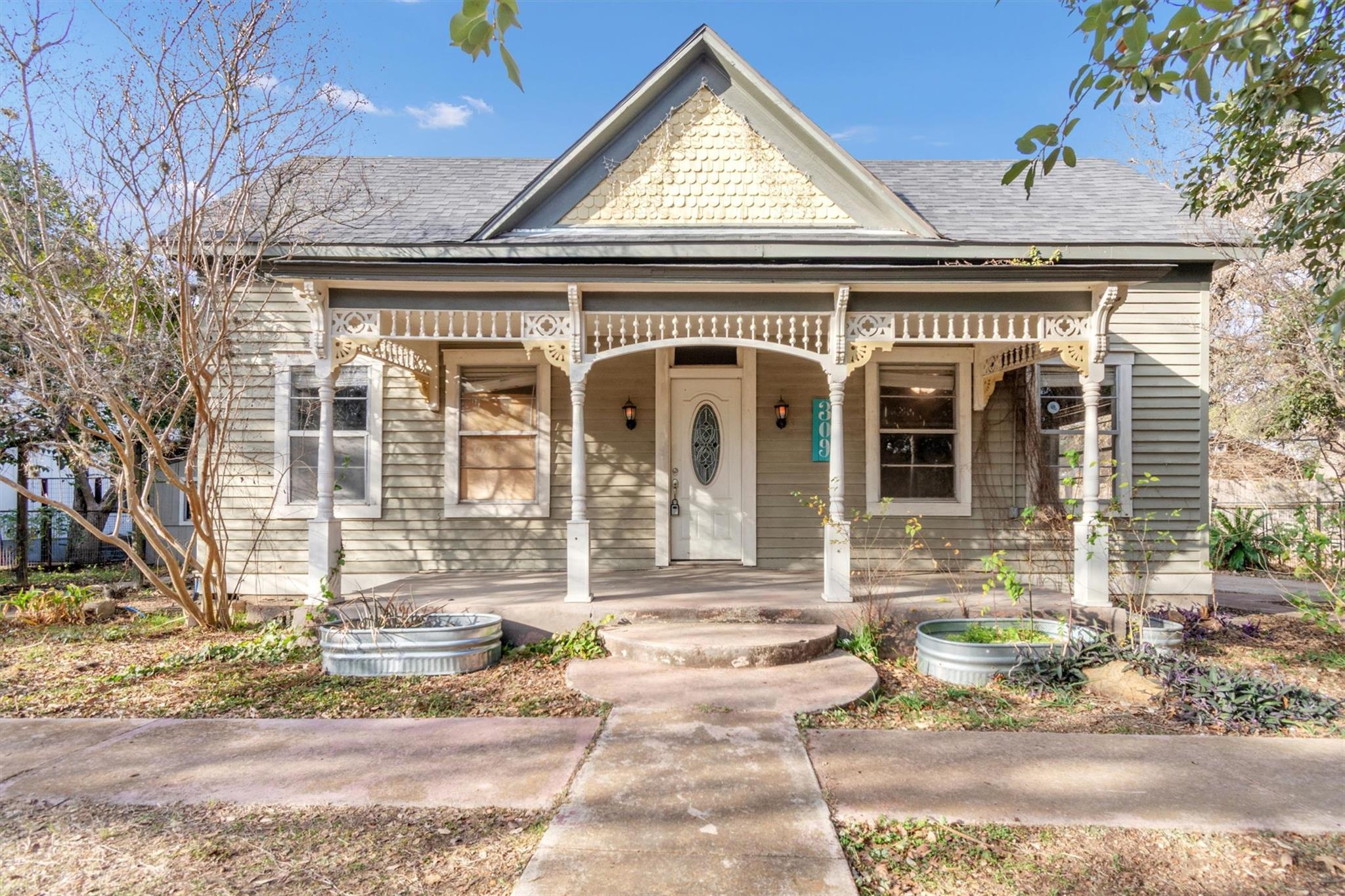 309 Bois D Arc St, Lockhart, TX 78644