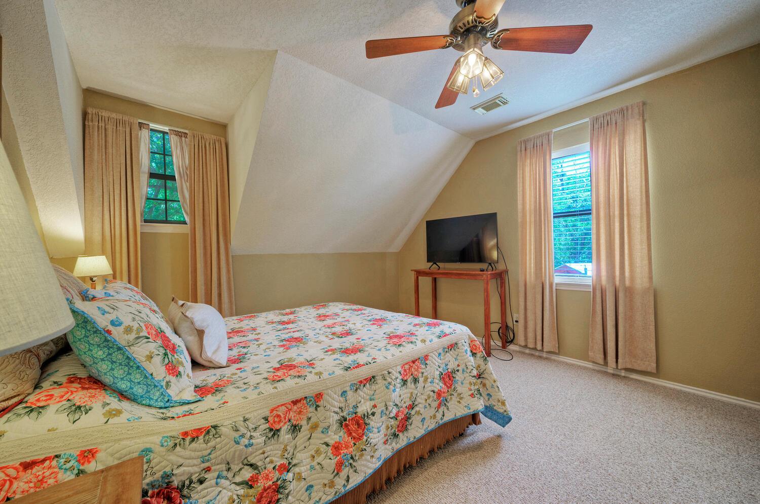 828 Water St, Webberville, TX 78653