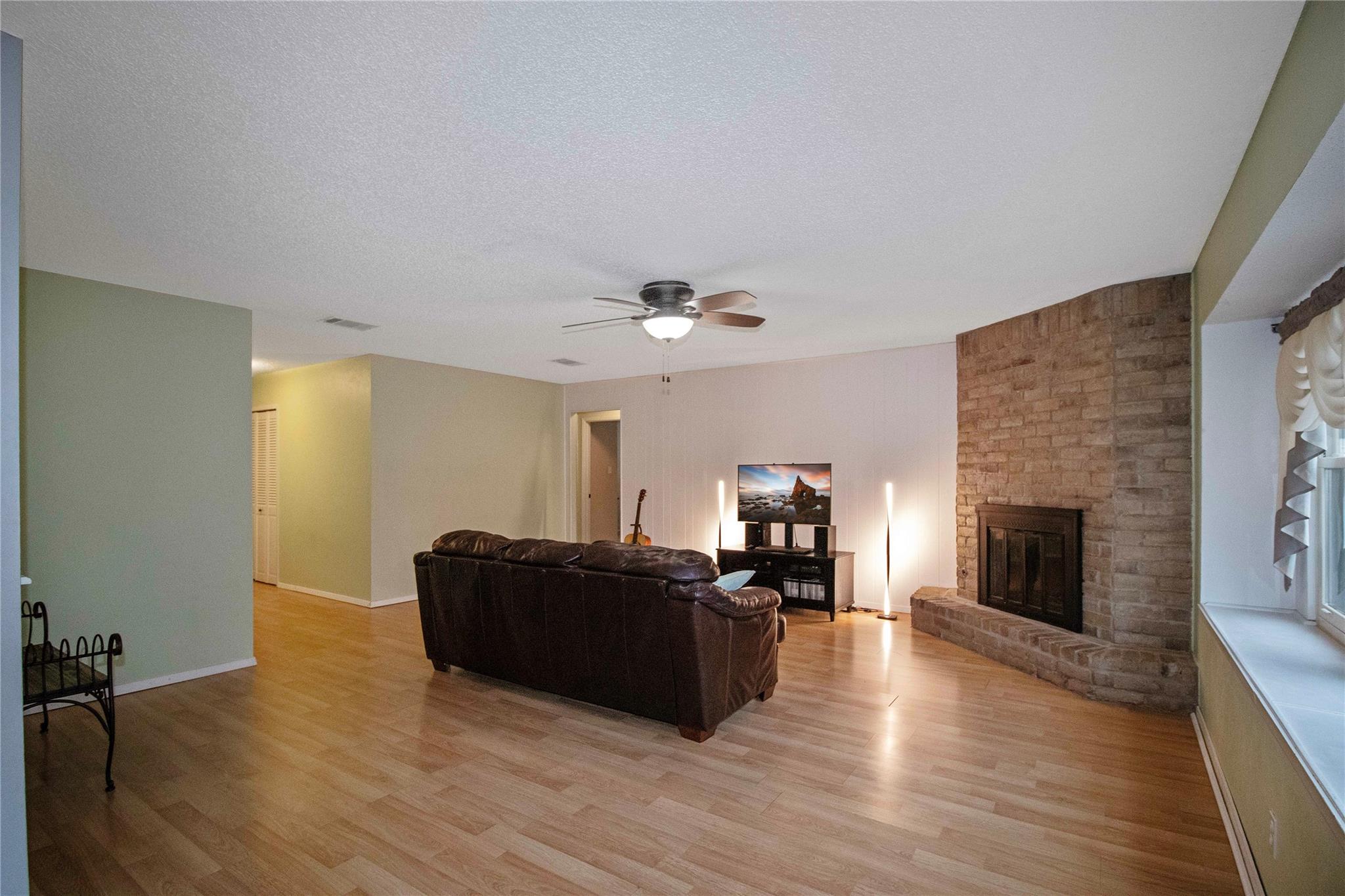 1609 Woodhill Dr, Round Rock, TX 78681