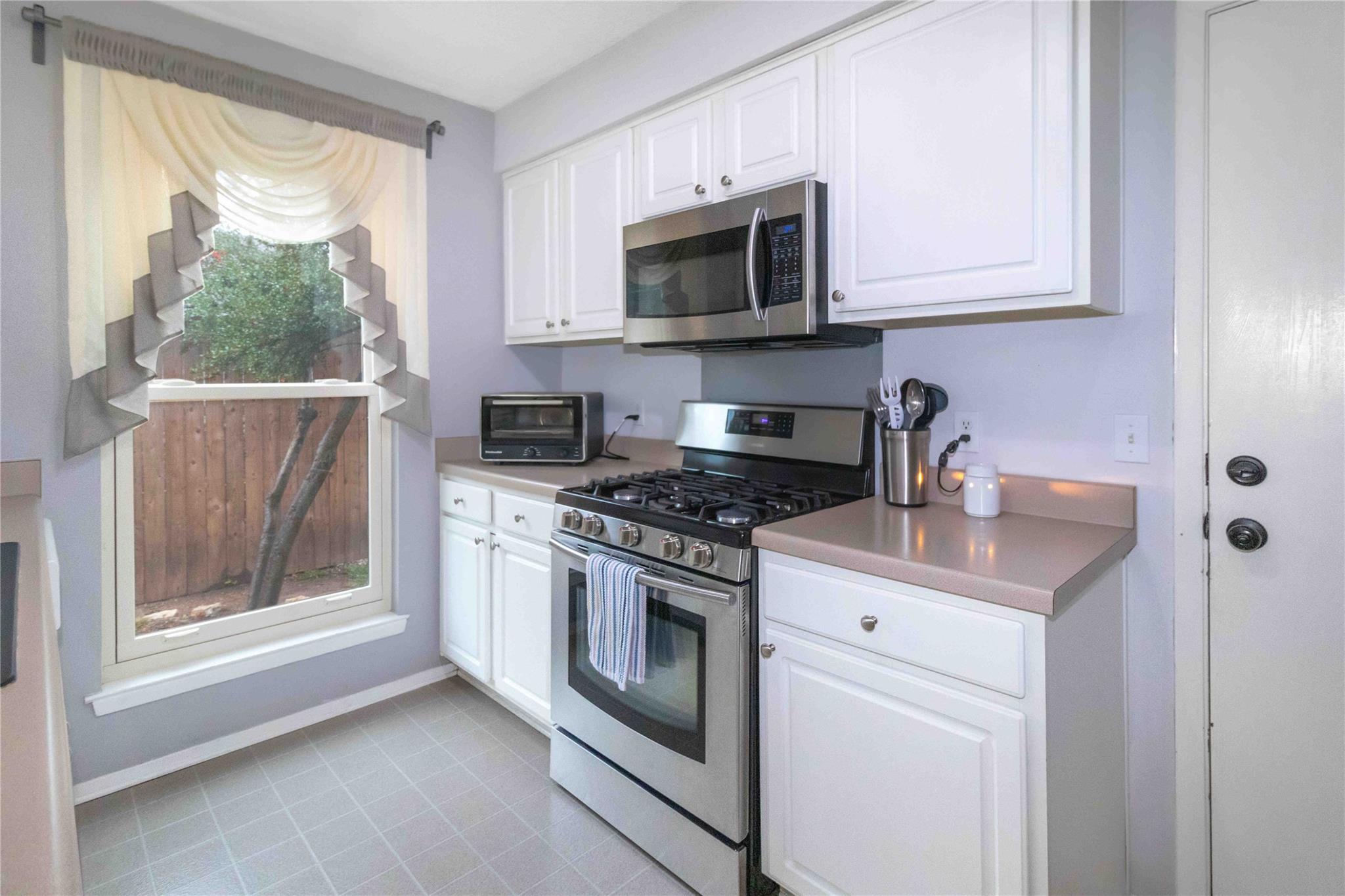 1609 Woodhill Dr, Round Rock, TX 78681