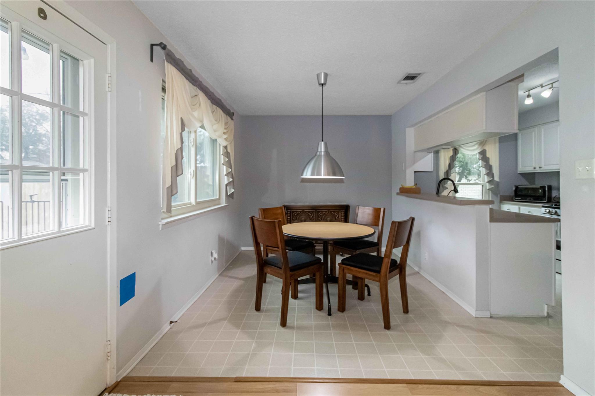 1609 Woodhill Dr, Round Rock, TX 78681