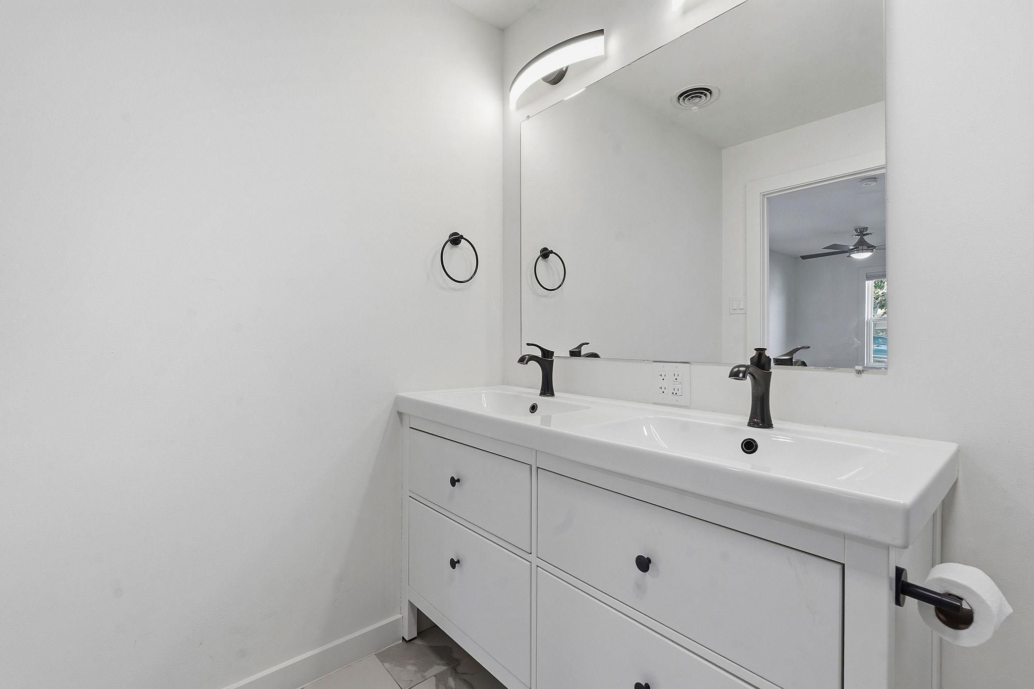 2612 Little John Ln, Austin, TX 78704