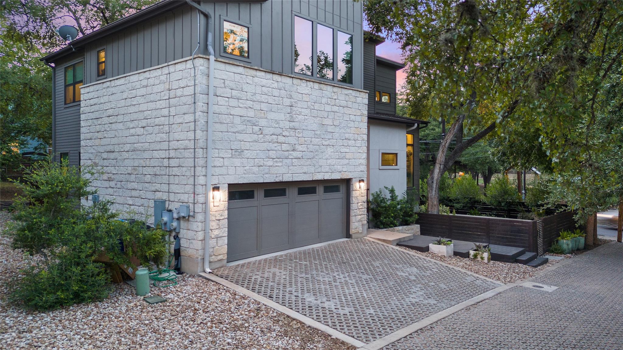 2811 Del Curto Rd # A, Austin, TX 78704