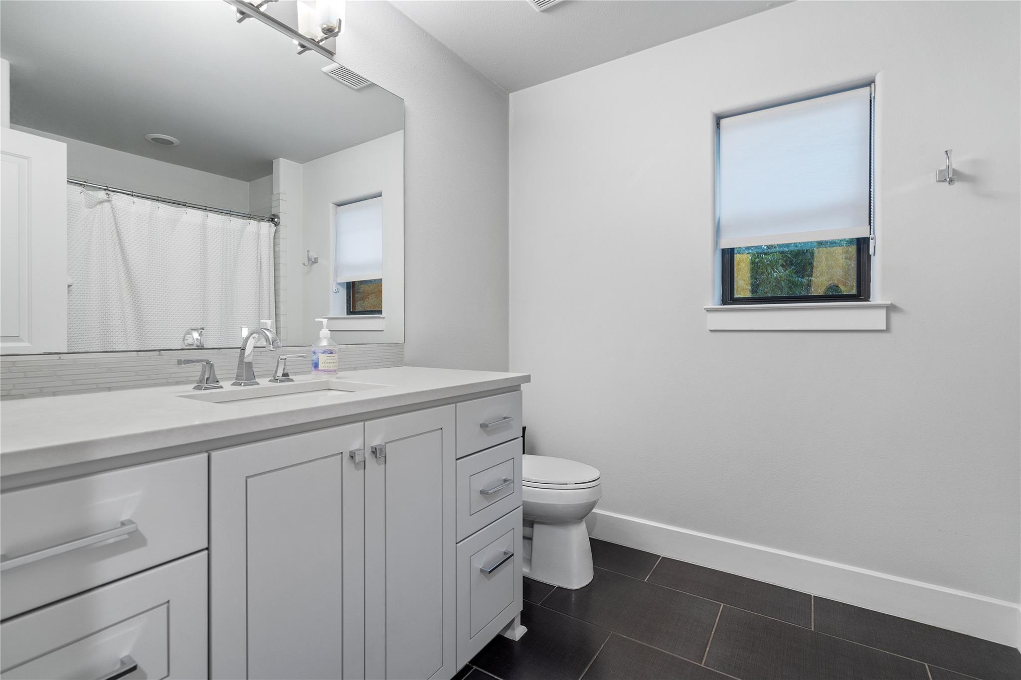 2811 Del Curto Rd # A, Austin, TX 78704