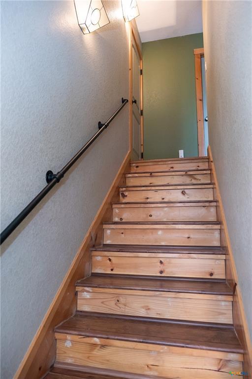 211 Cambridge Dr, New Braunfels, TX 78132