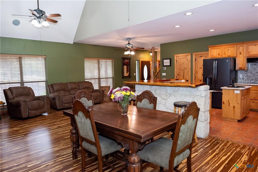 211 Cambridge Dr, New Braunfels, TX 78132