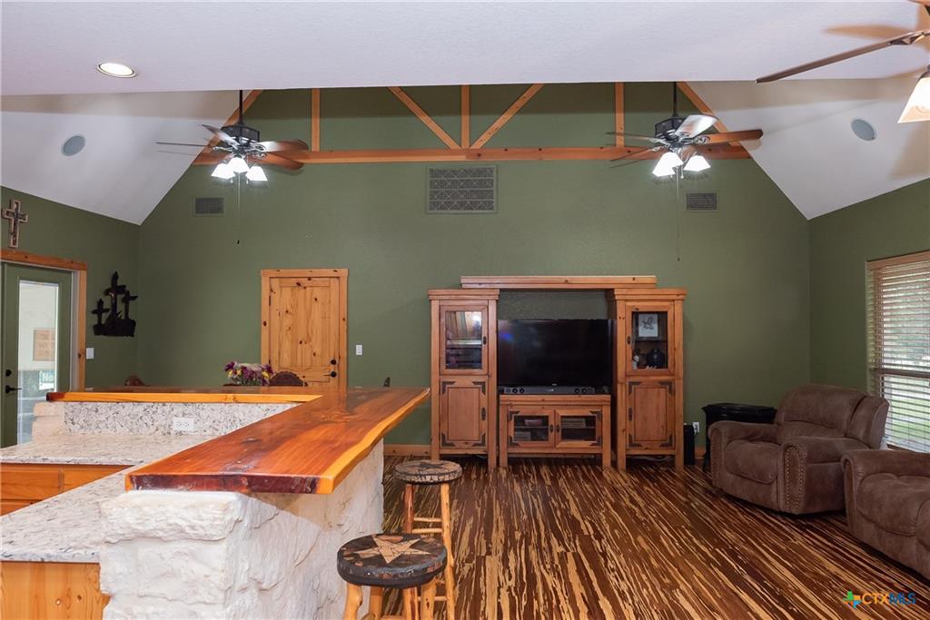 211 Cambridge Dr, New Braunfels, TX 78132