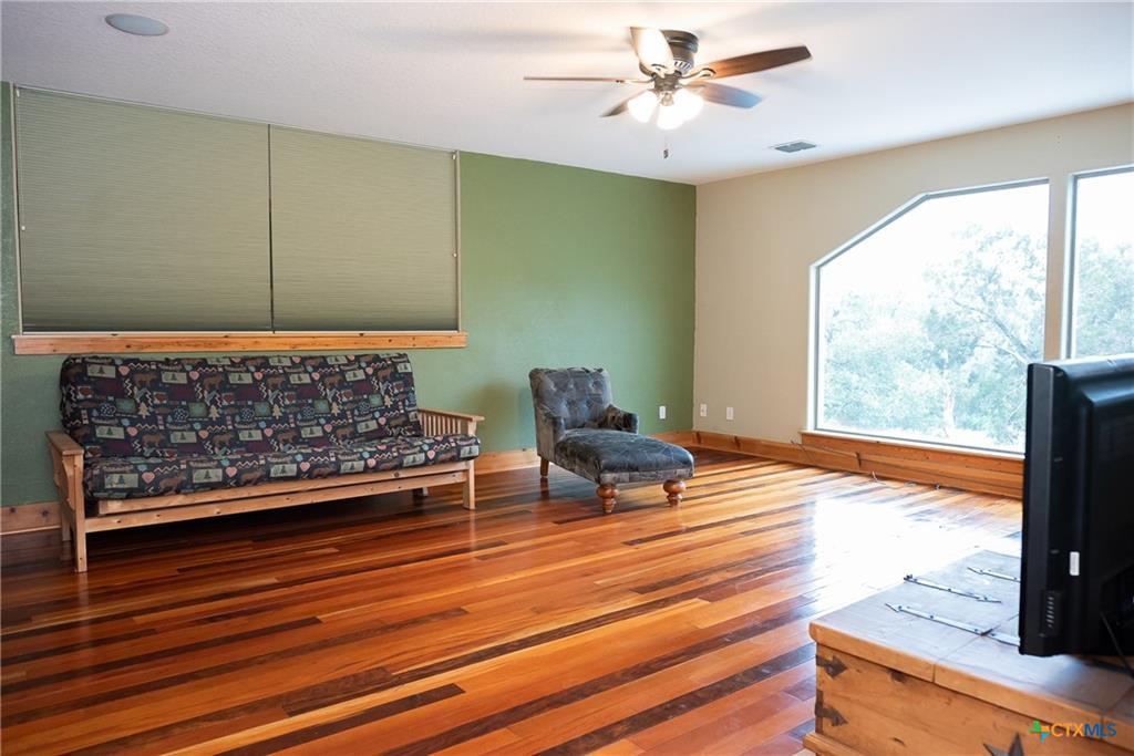 211 Cambridge Dr, New Braunfels, TX 78132