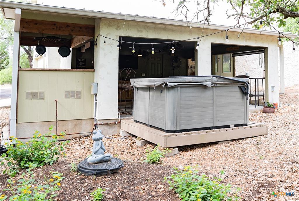 211 Cambridge Dr, New Braunfels, TX 78132