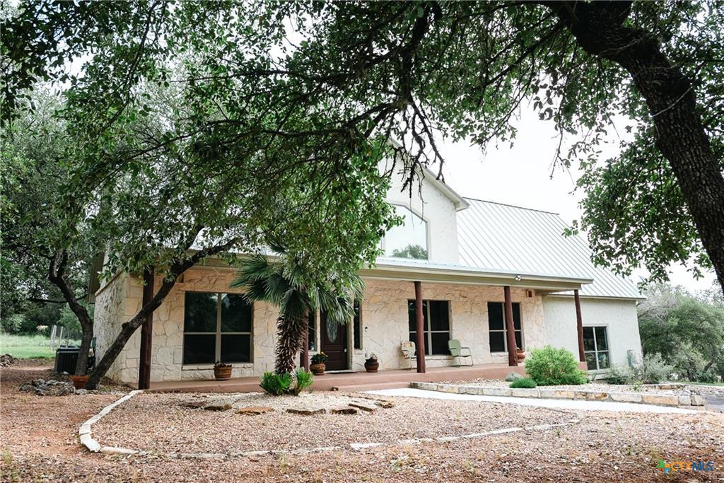 211 Cambridge Dr, New Braunfels, TX 78132