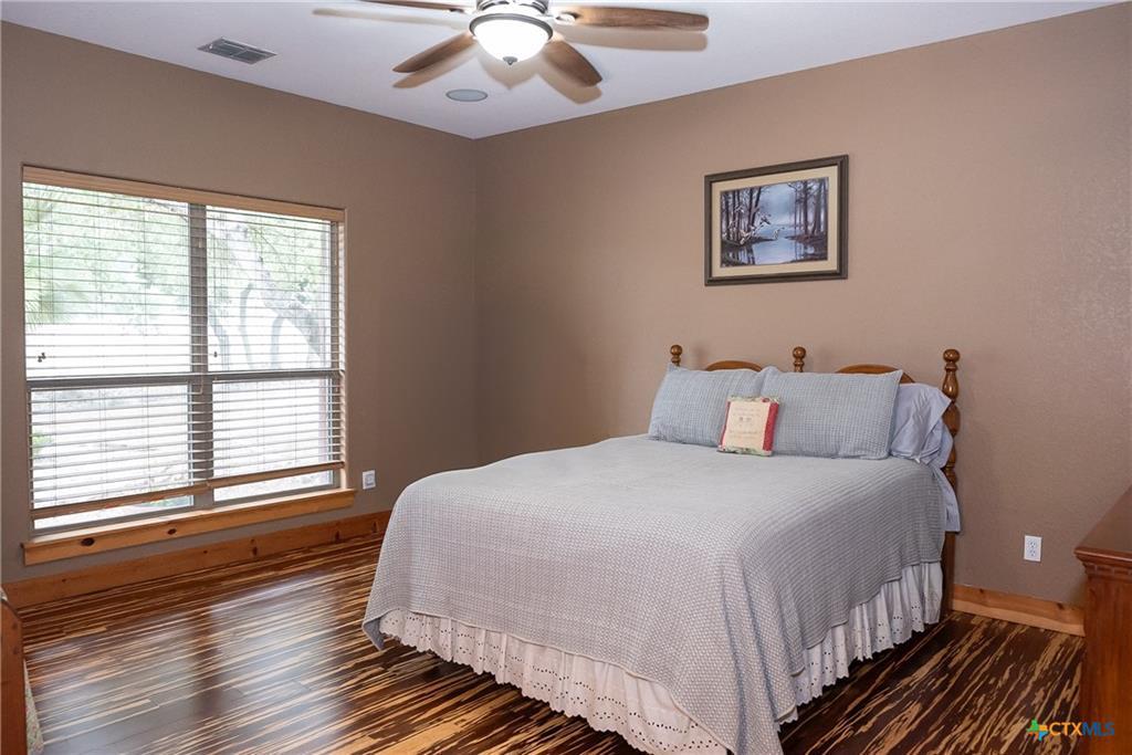 211 Cambridge Dr, New Braunfels, TX 78132