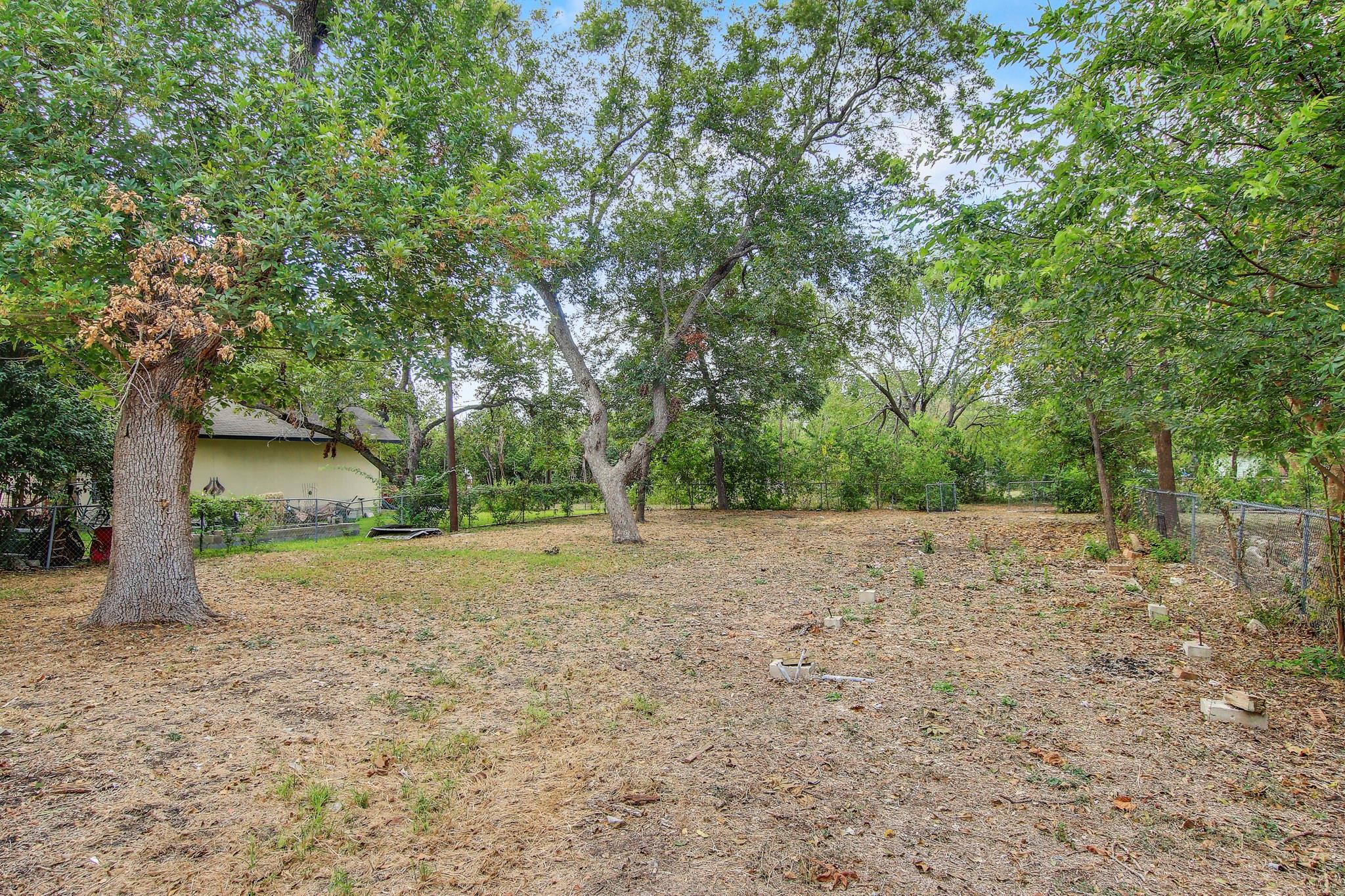 1403 Burns Blvd, Taylor, TX 76574