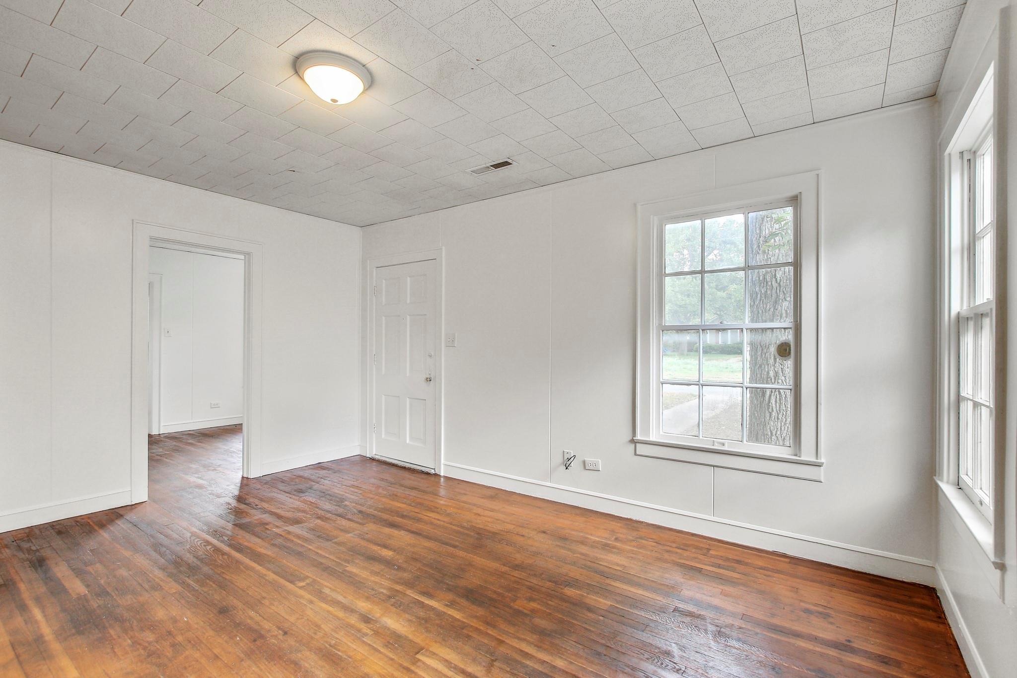 1403 Burns Blvd, Taylor, TX 76574