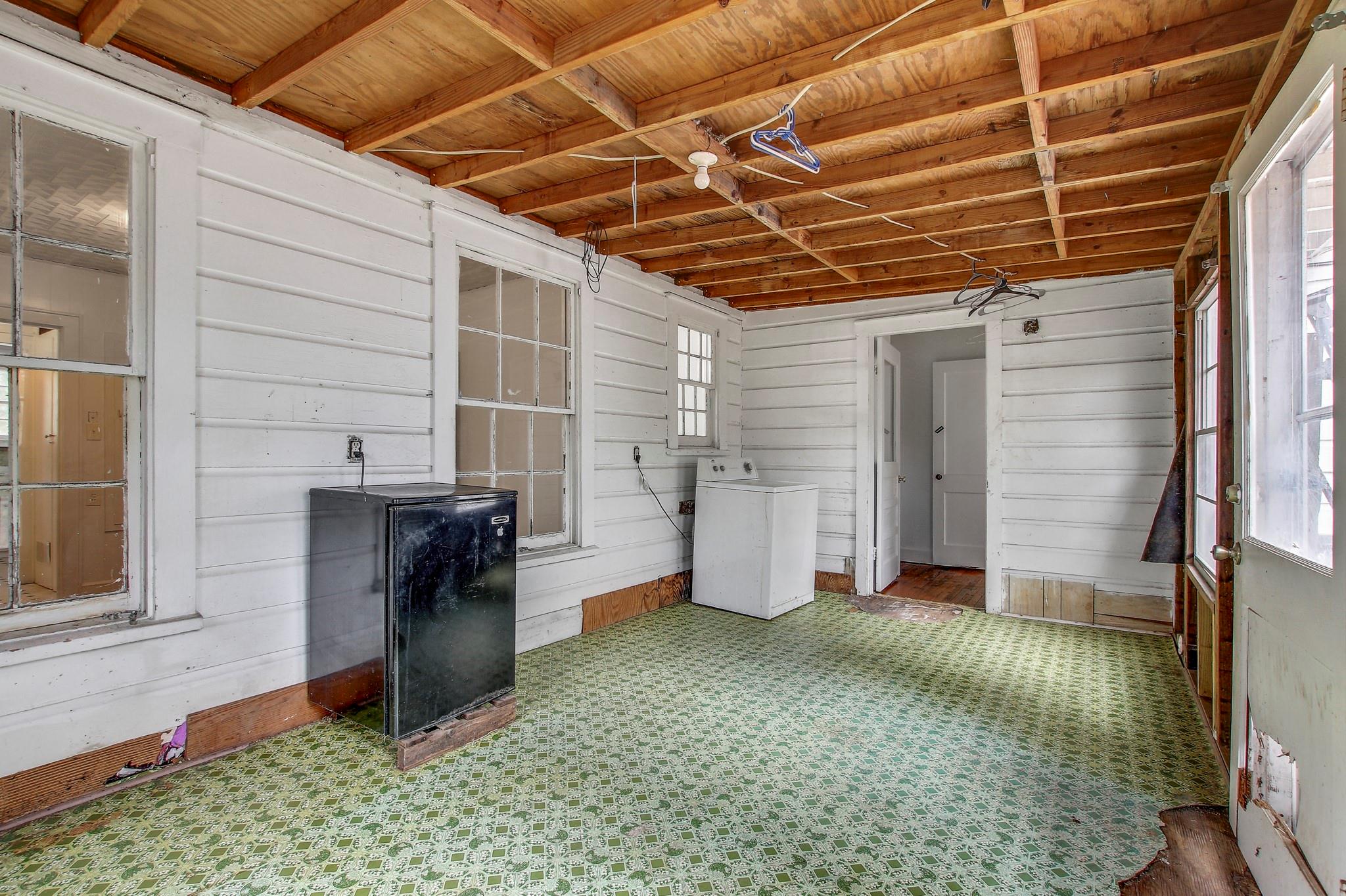 1403 Burns Blvd, Taylor, TX 76574