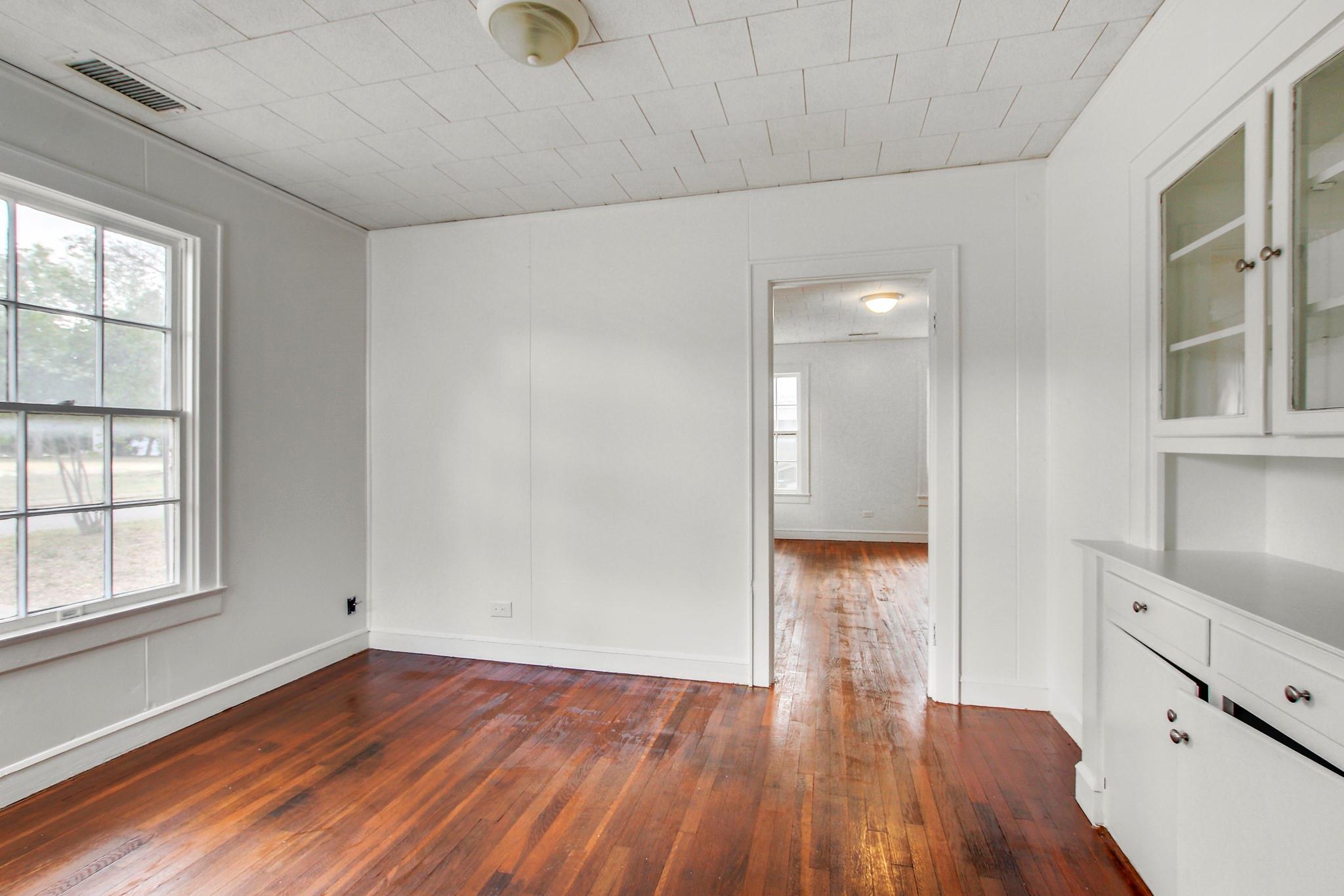 1403 Burns Blvd, Taylor, TX 76574