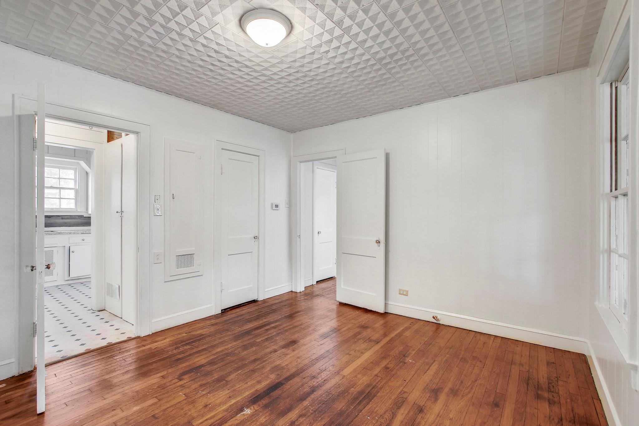 1403 Burns Blvd, Taylor, TX 76574