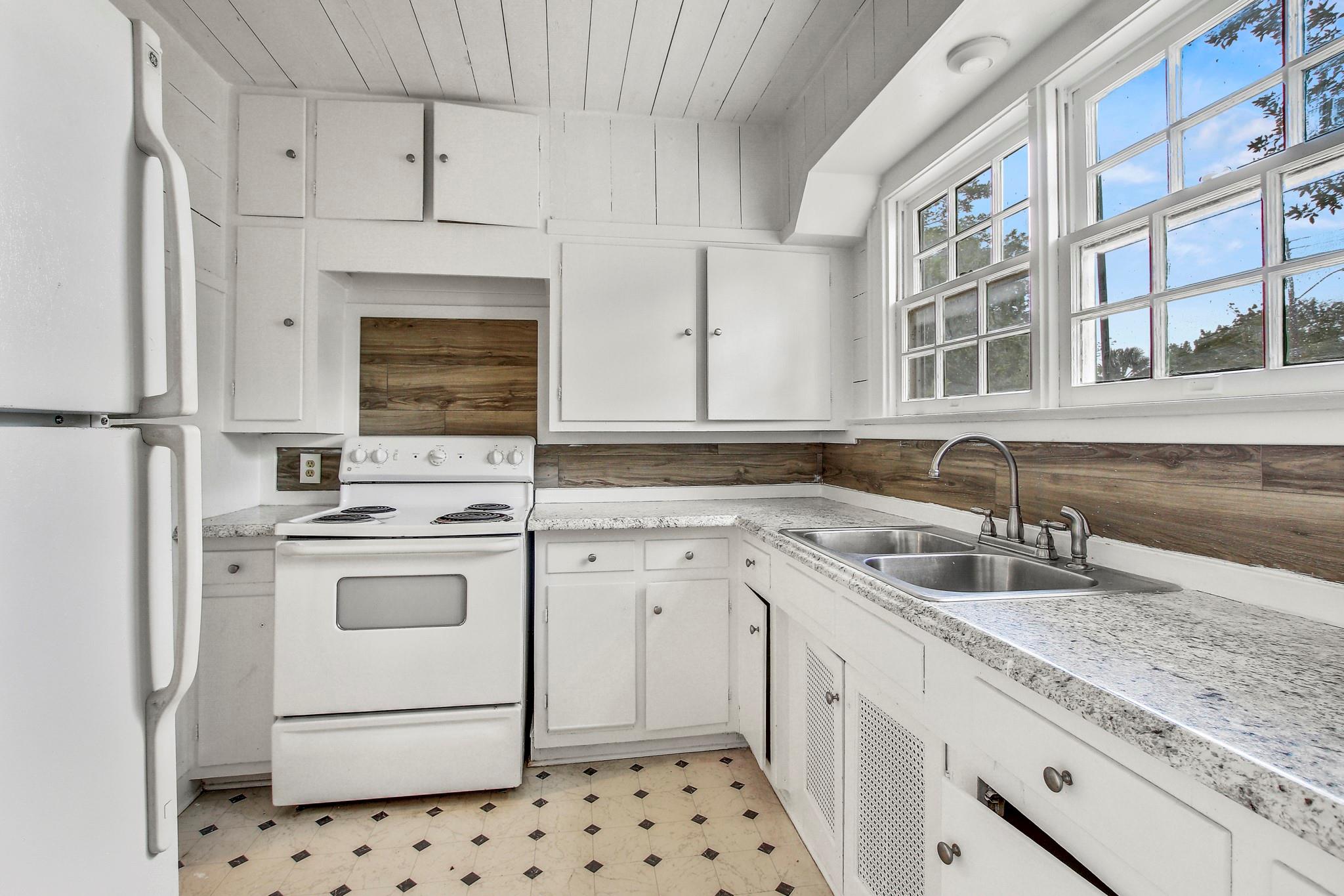 1403 Burns Blvd, Taylor, TX 76574