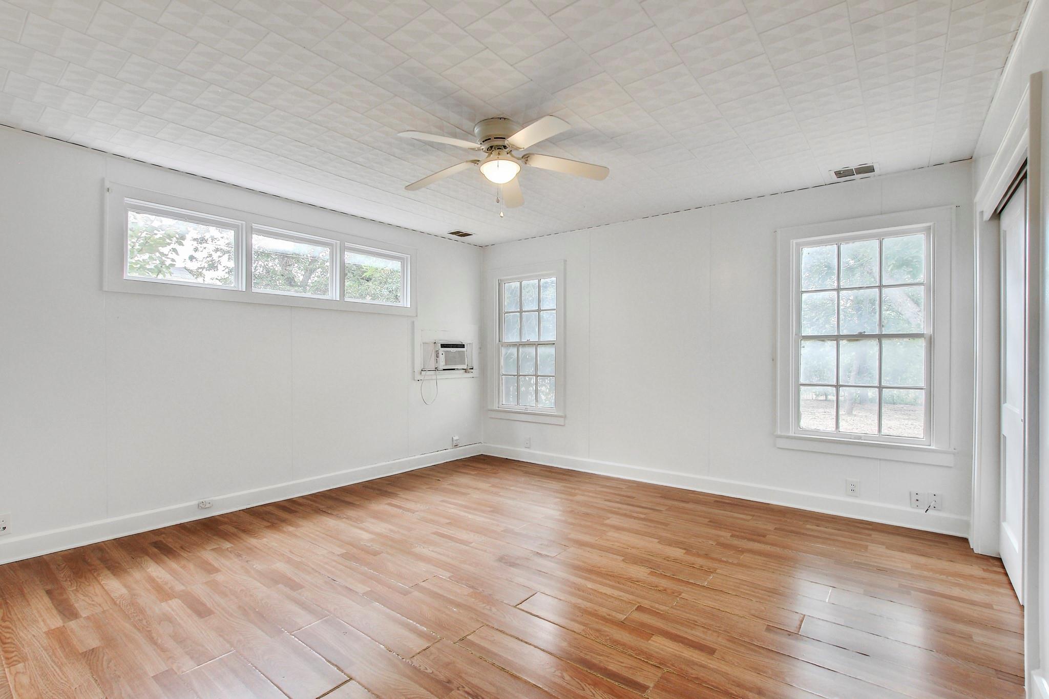 1403 Burns Blvd, Taylor, TX 76574