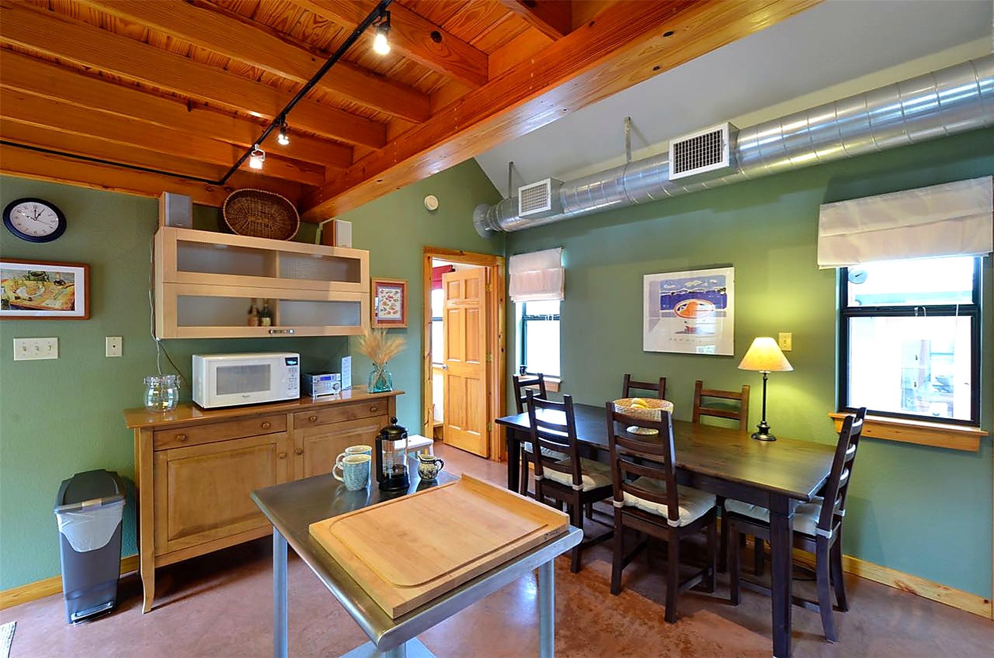 4621 Banister Ln, Austin, TX 78745