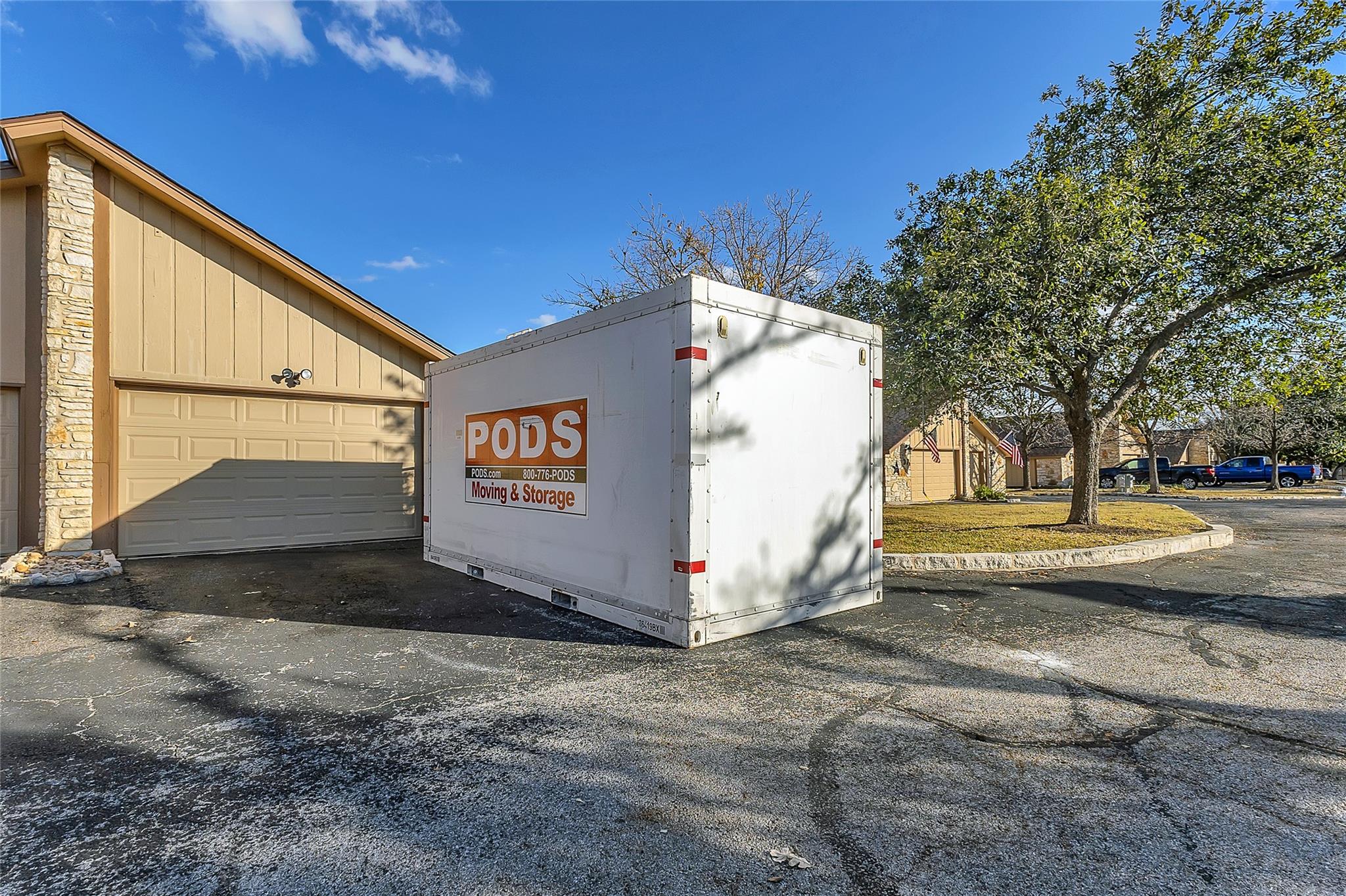 33 Oaks Pl, Lago Vista, TX 78645