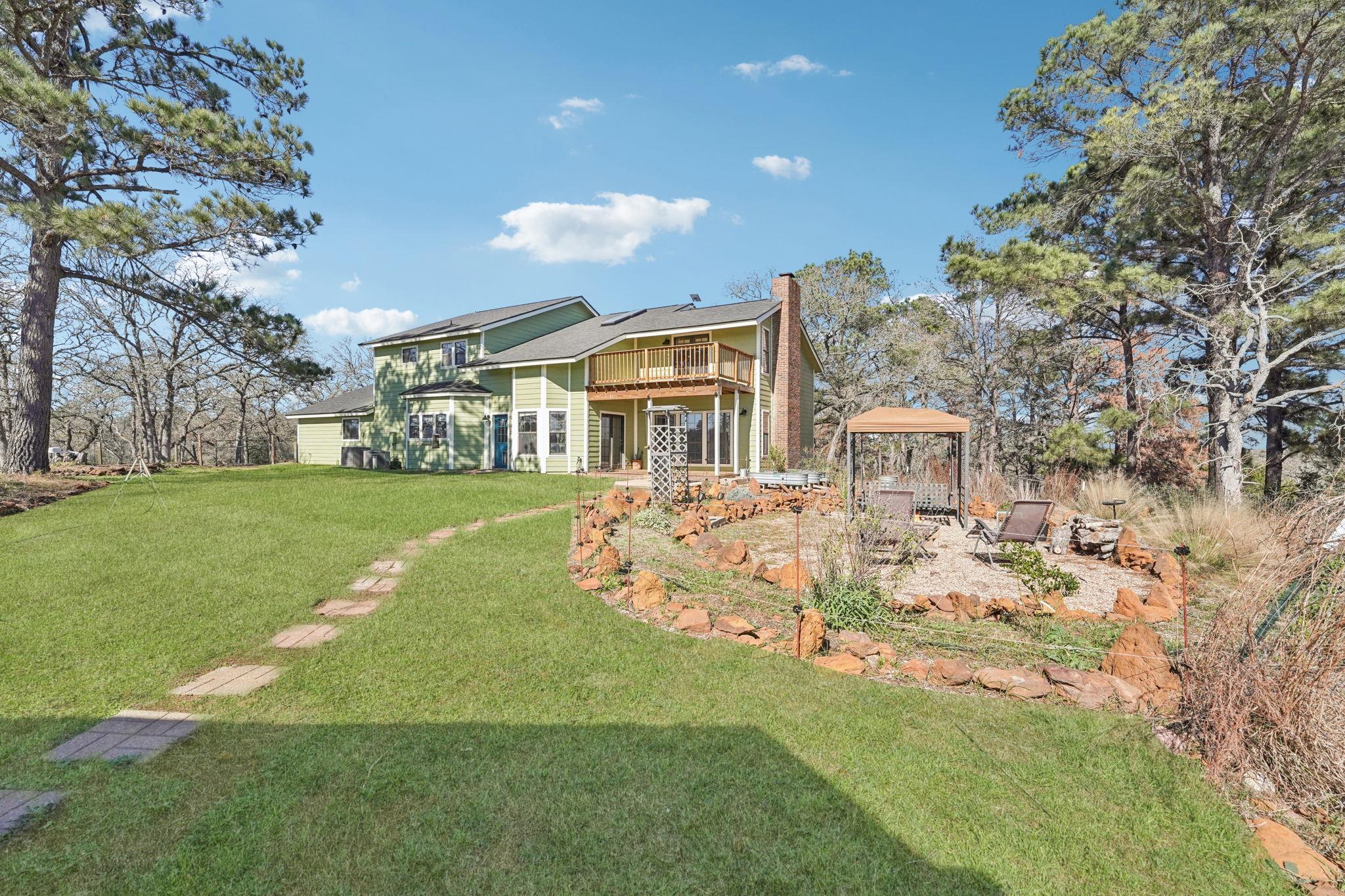 407 Country Ln, McDade, TX 78650