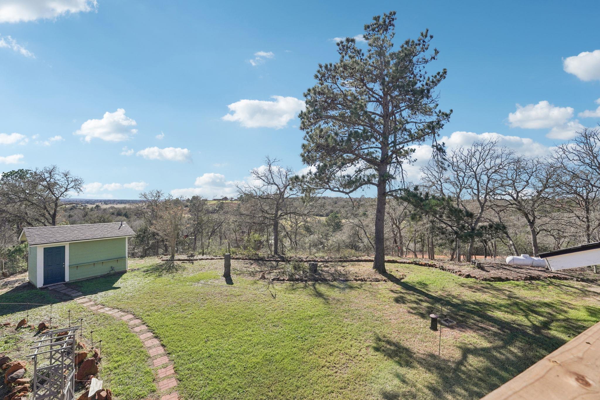 407 Country Ln, McDade, TX 78650