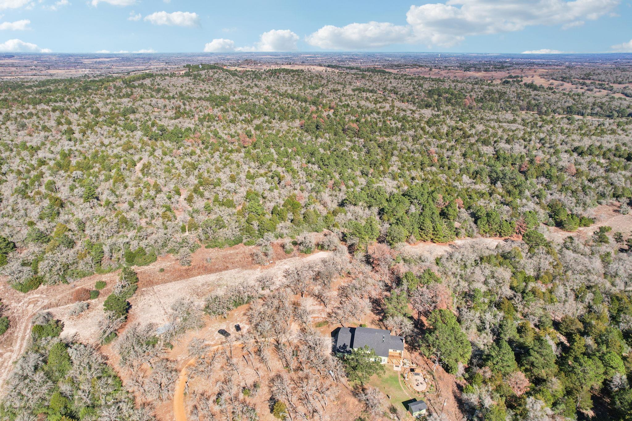 407 Country Ln, McDade, TX 78650