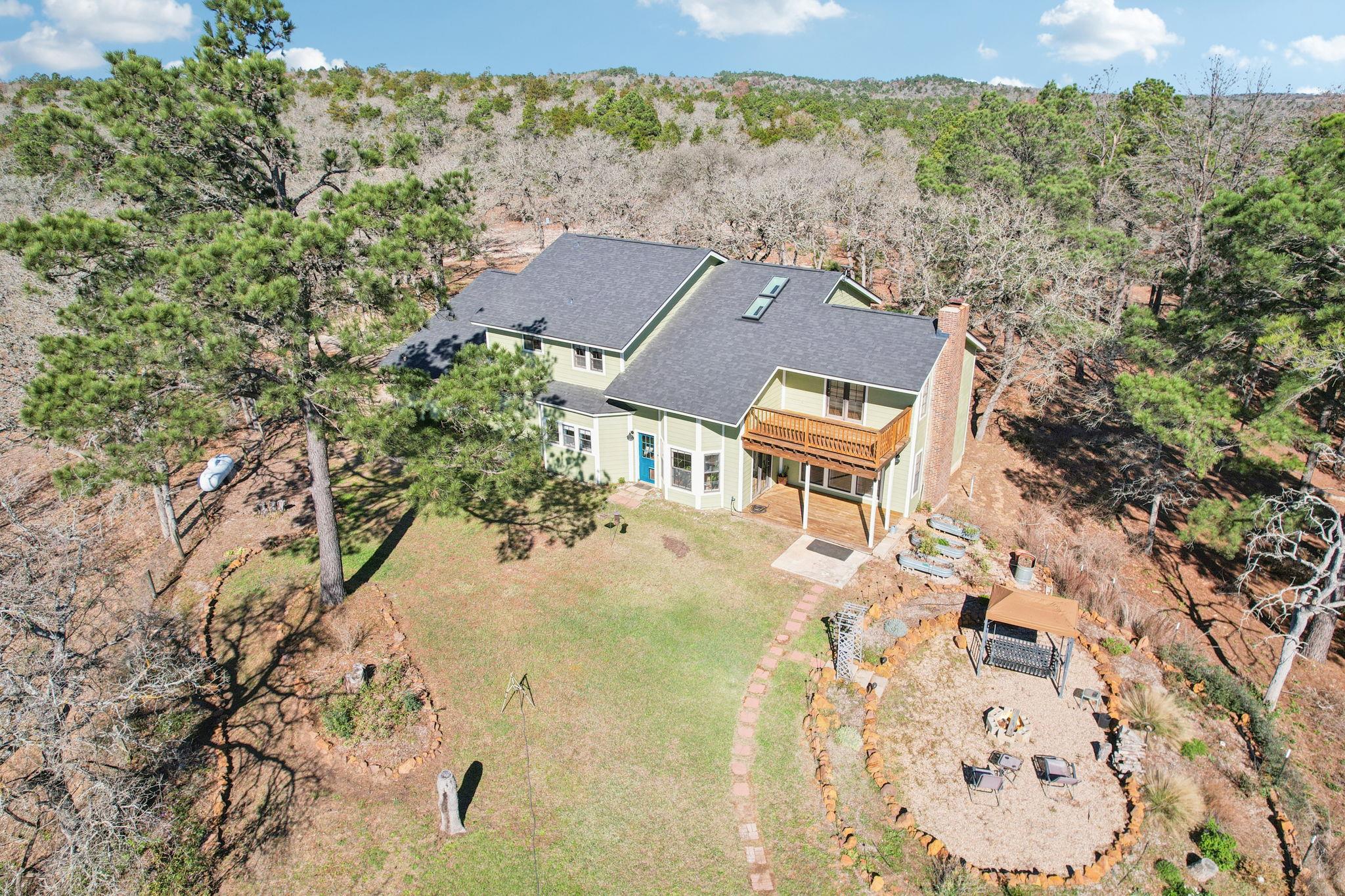 407 Country Ln, McDade, TX 78650