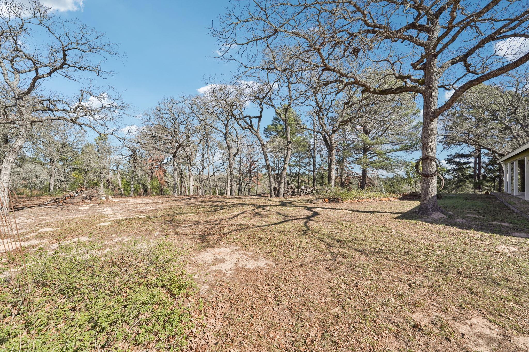407 Country Ln, McDade, TX 78650