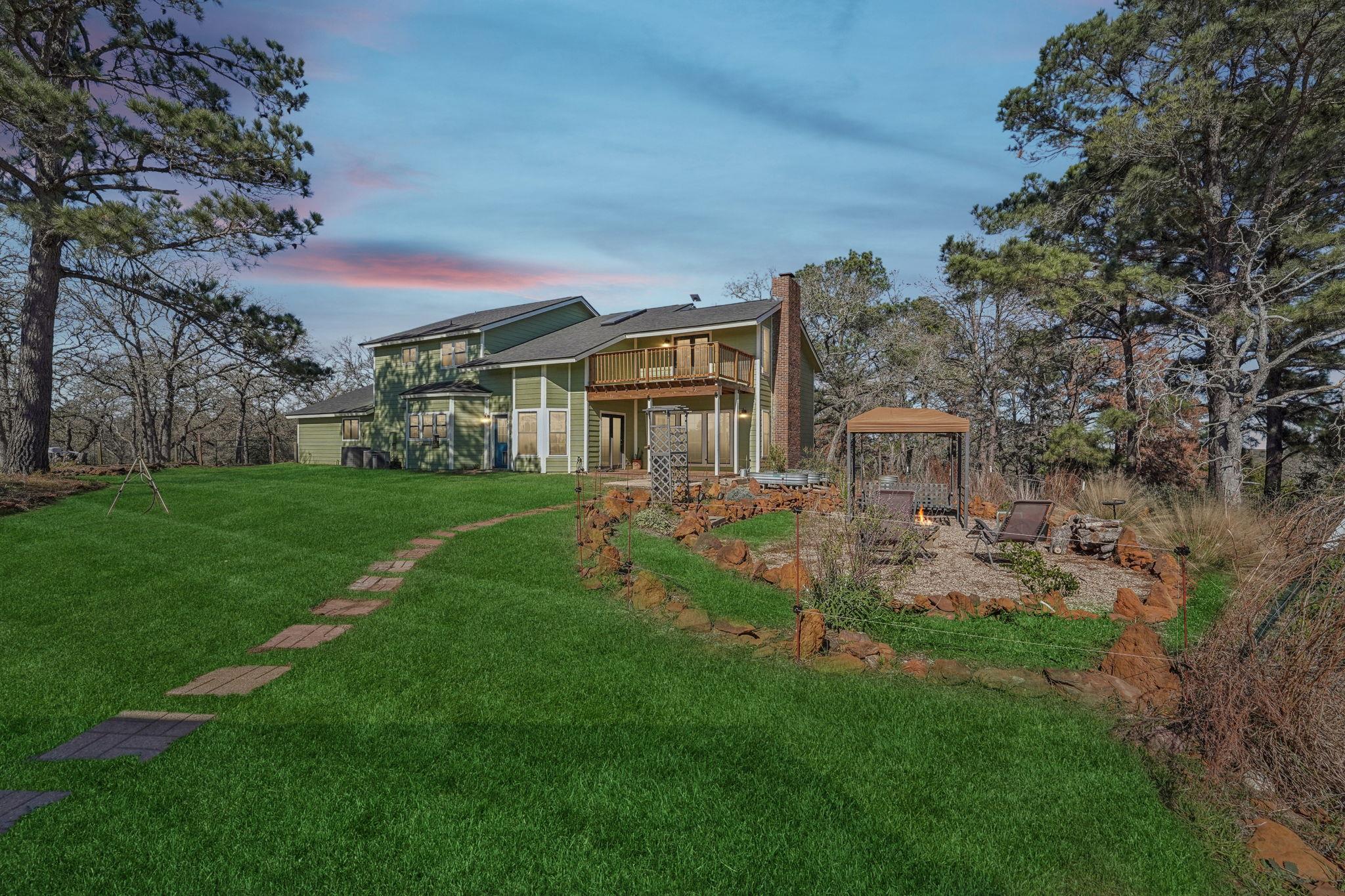 407 Country Ln, McDade, TX 78650