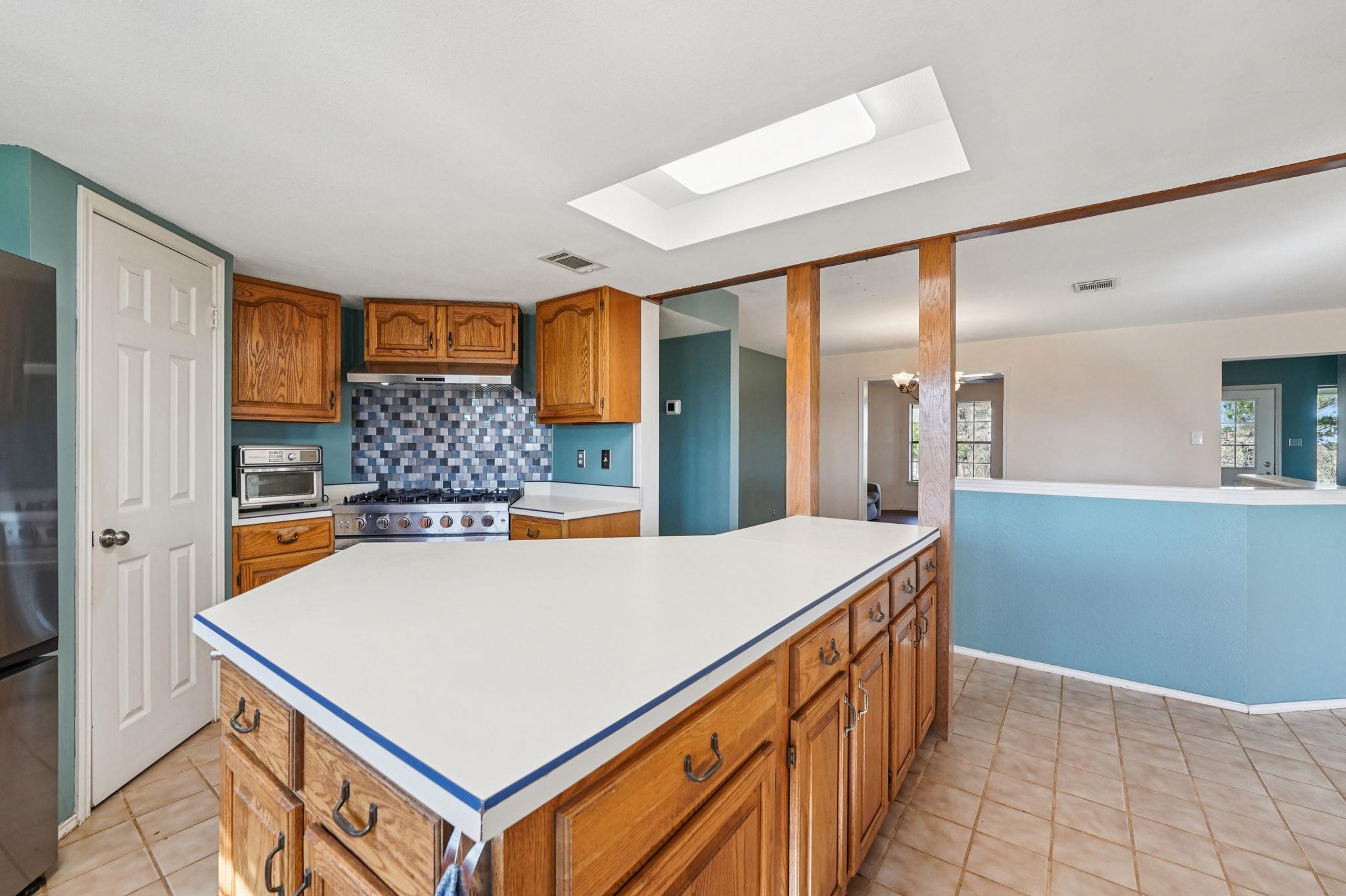 407 Country Ln, McDade, TX 78650