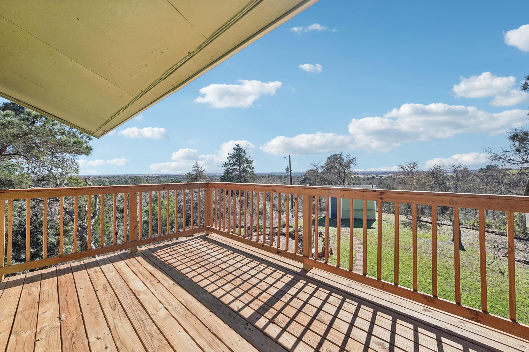 407 Country Ln, McDade, TX 78650