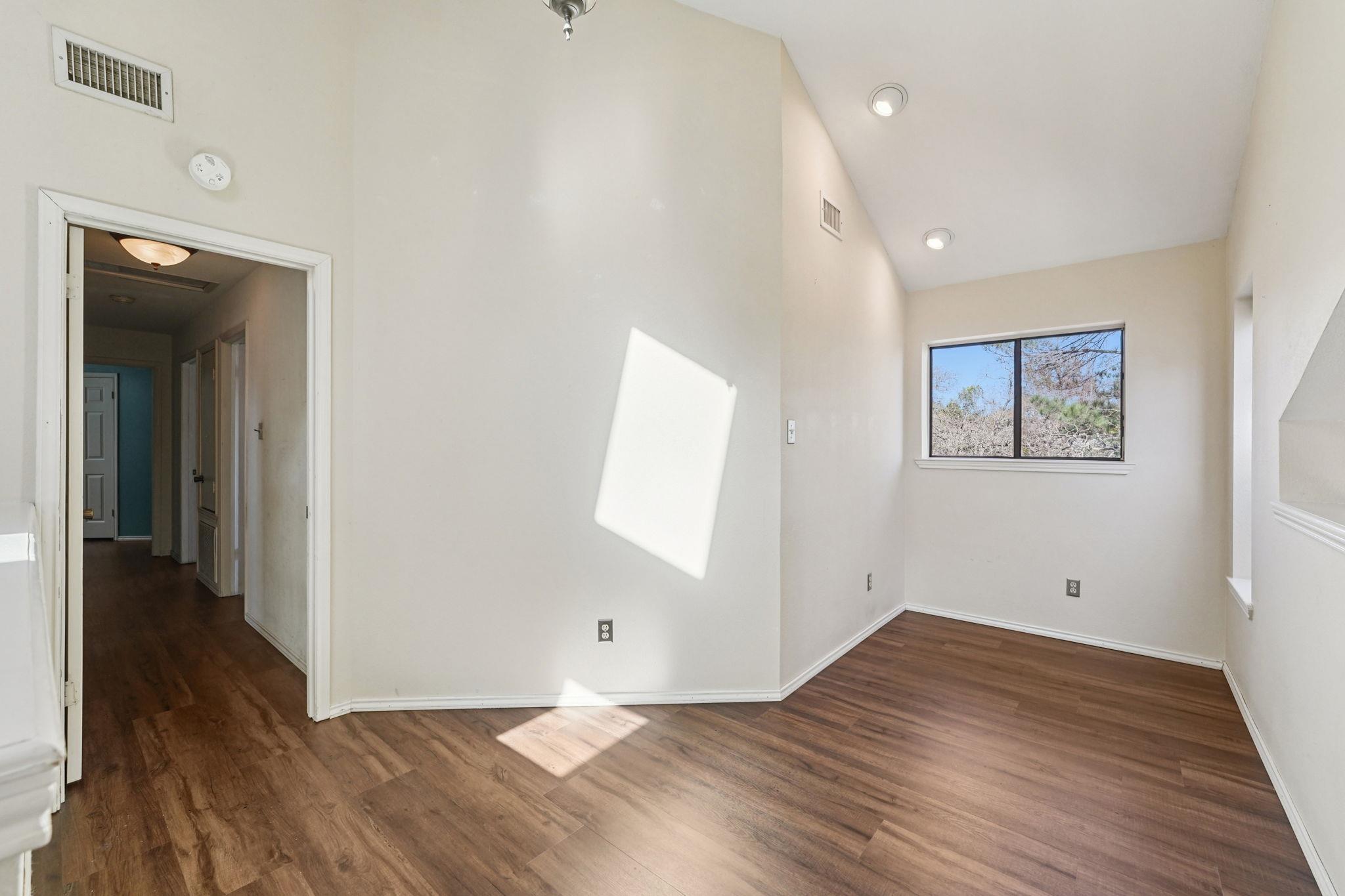 407 Country Ln, McDade, TX 78650