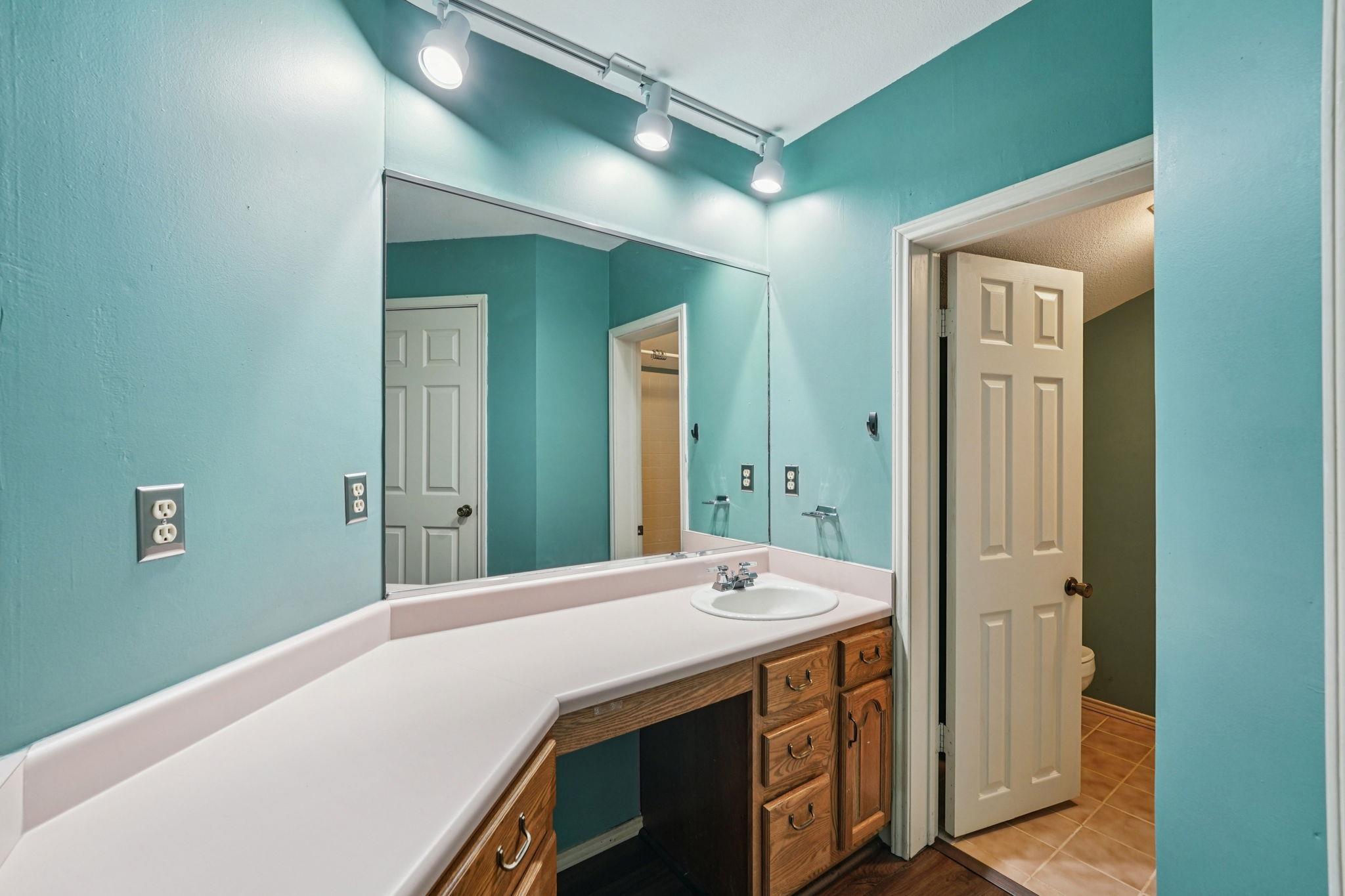 407 Country Ln, McDade, TX 78650