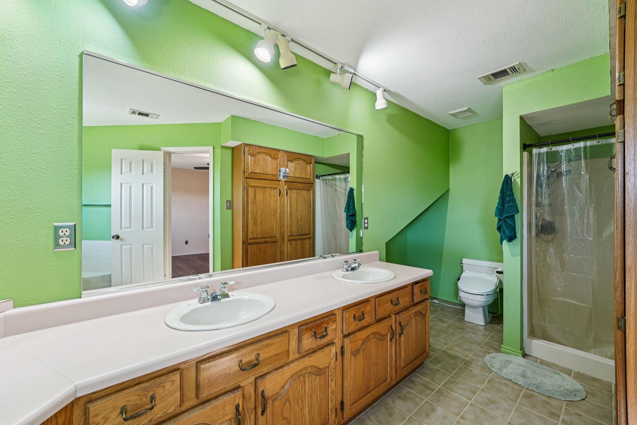 407 Country Ln, McDade, TX 78650