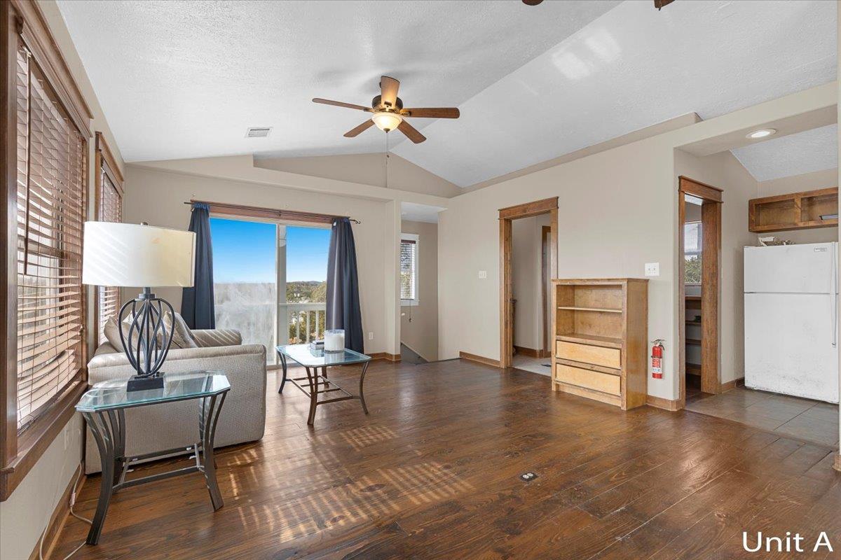 7705 Debbie Dr, Volente, TX 78641