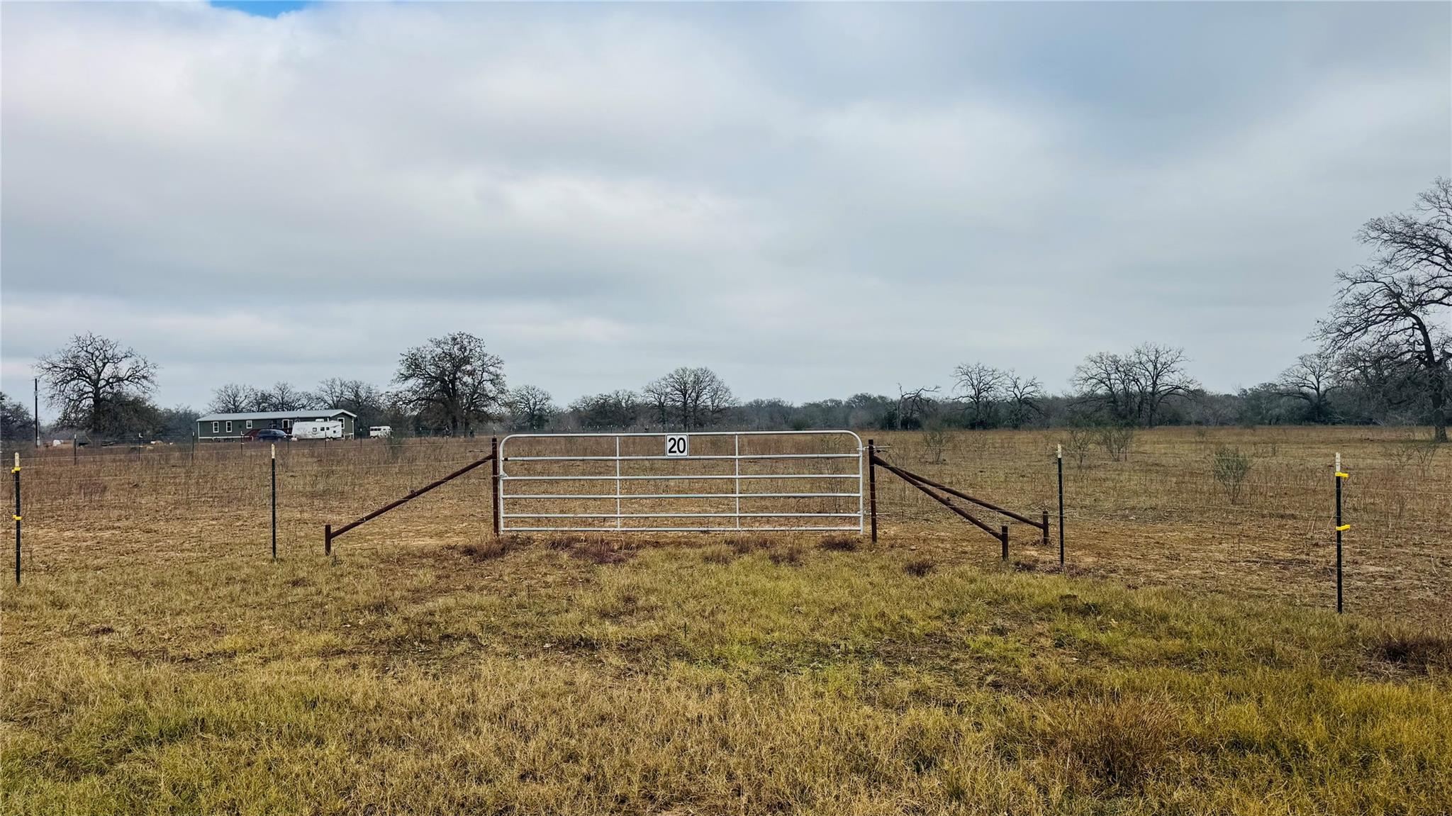 921 Johnson Farms Rd, Harwood, TX 78632