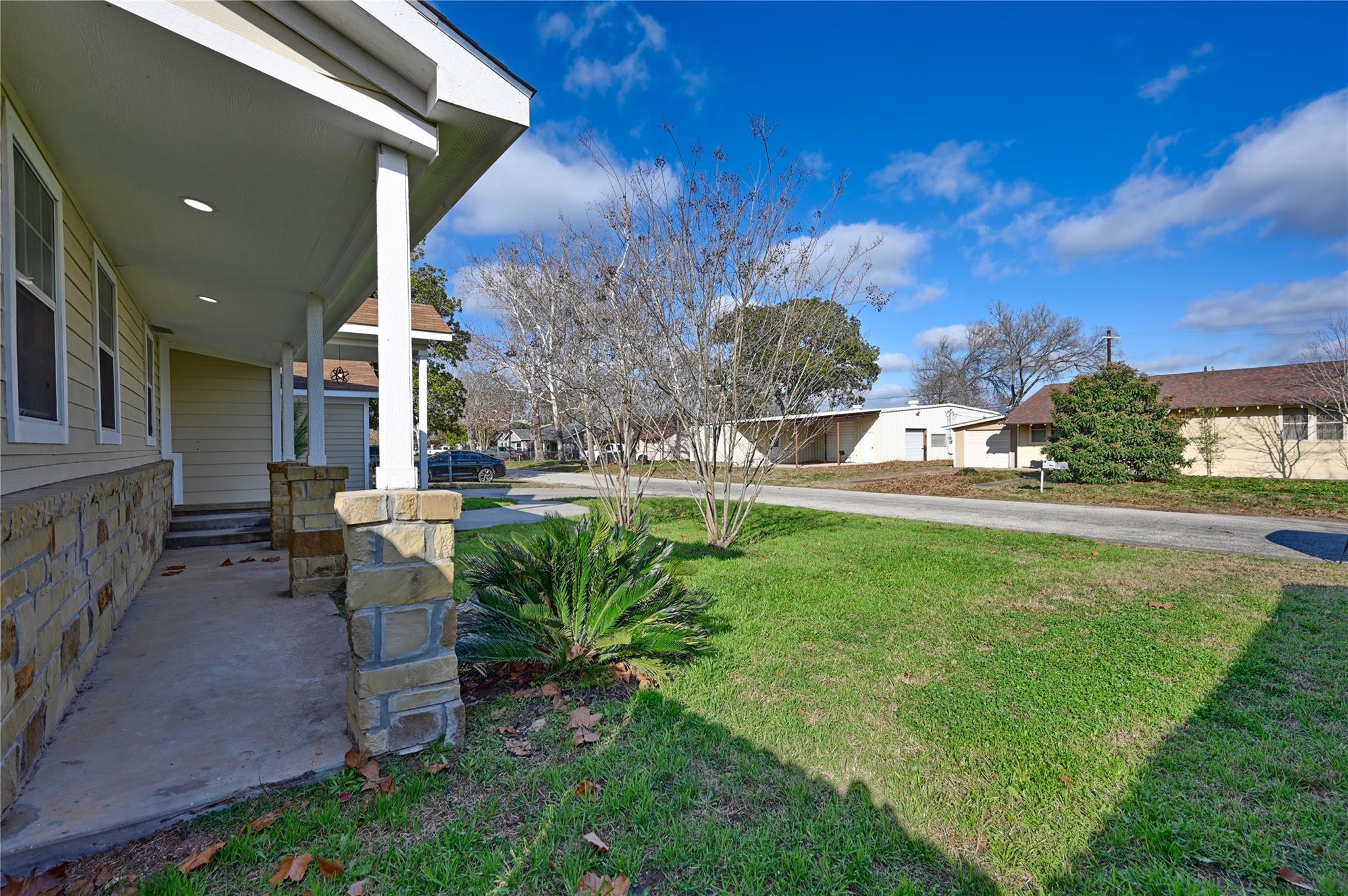 1702 Rampart St, Columbus, TX 78934