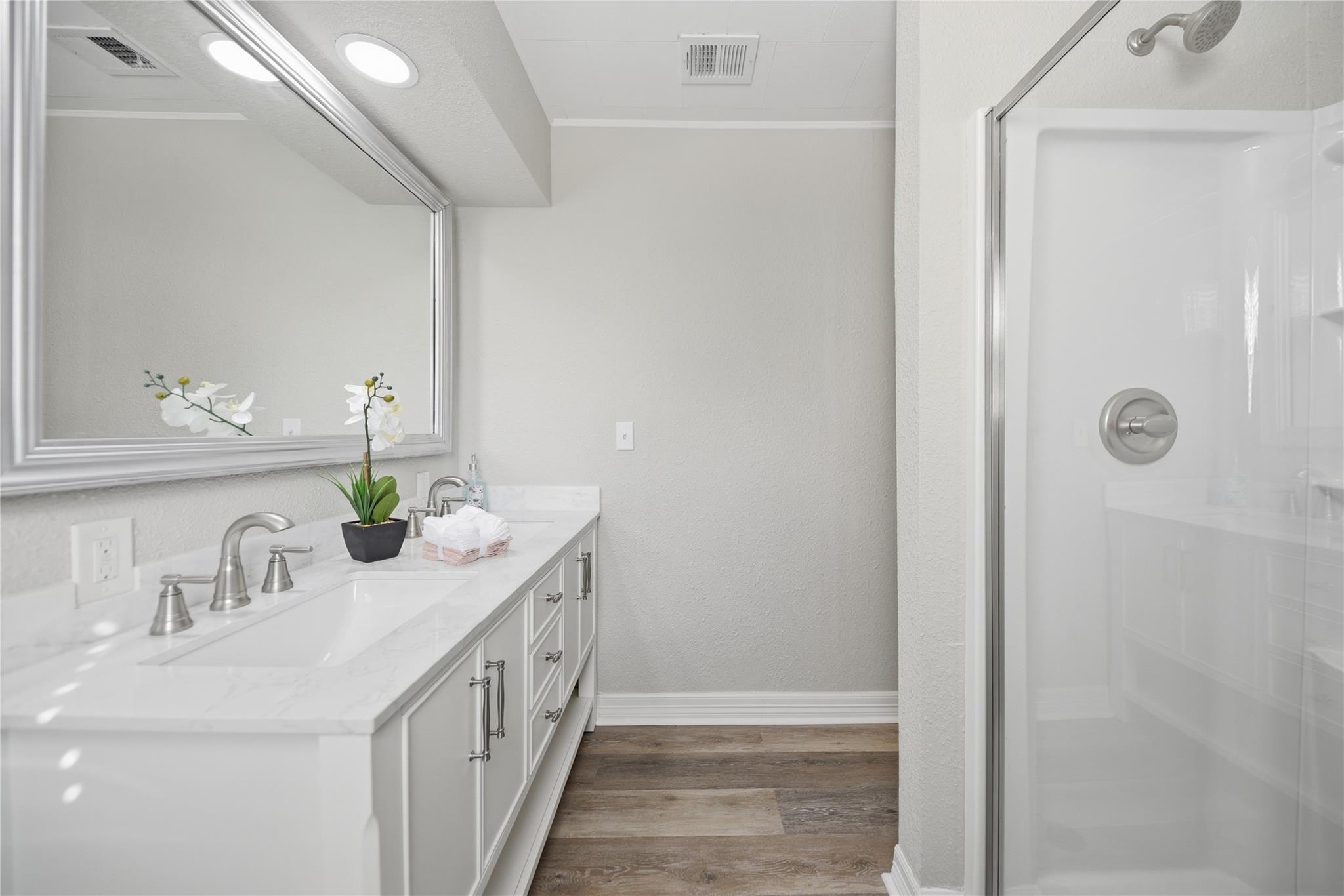 1702 Rampart St, Columbus, TX 78934