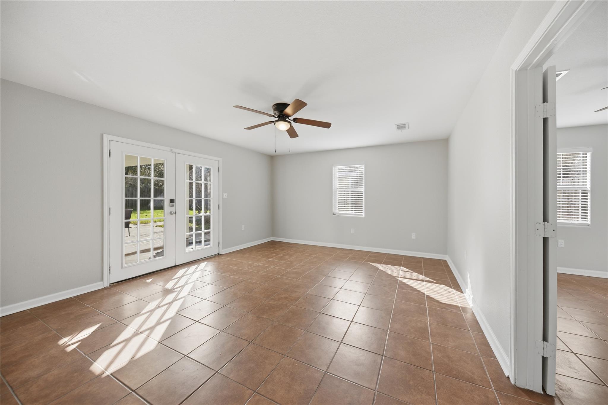 1702 Rampart St, Columbus, TX 78934