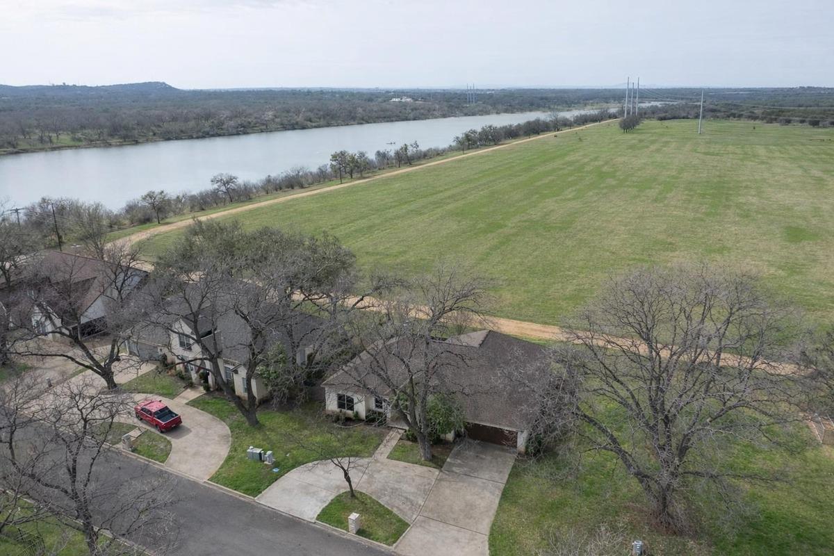 290 Turkey Run, Meadowlakes, TX 78654