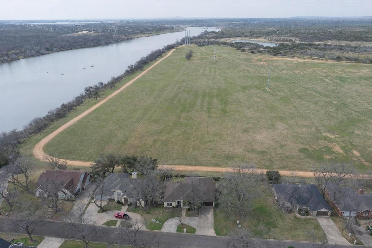 290 Turkey Run, Meadowlakes, TX 78654