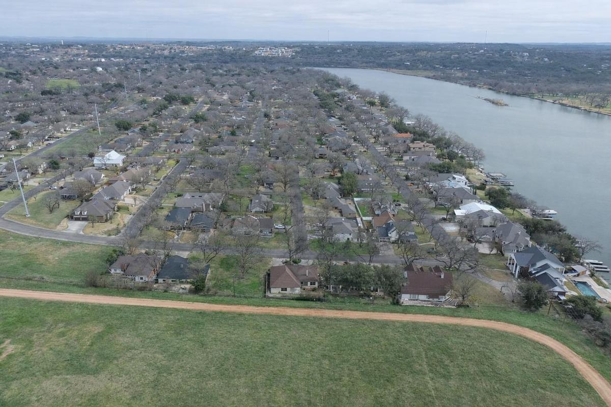 290 Turkey Run, Meadowlakes, TX 78654