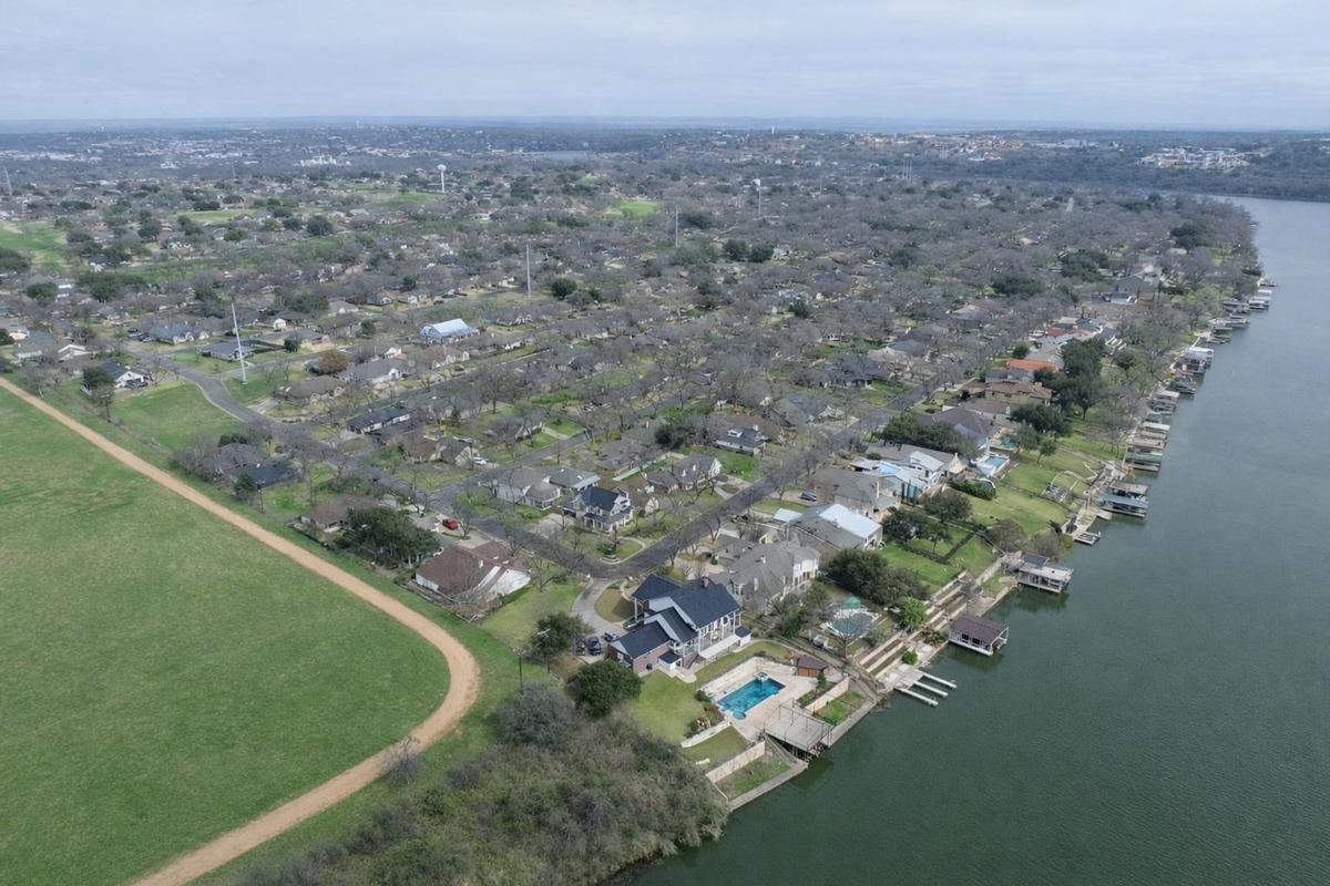 290 Turkey Run, Meadowlakes, TX 78654