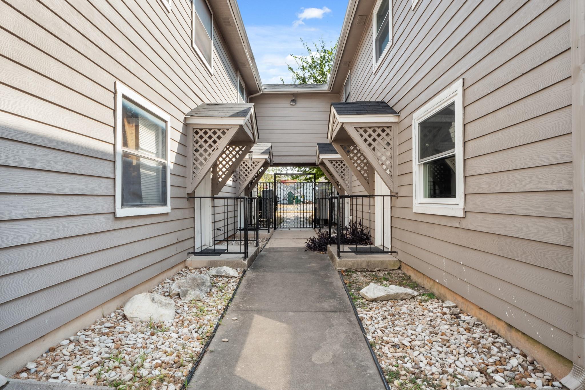 5616 Emerald Forest Dr # 101, Austin, TX 78745