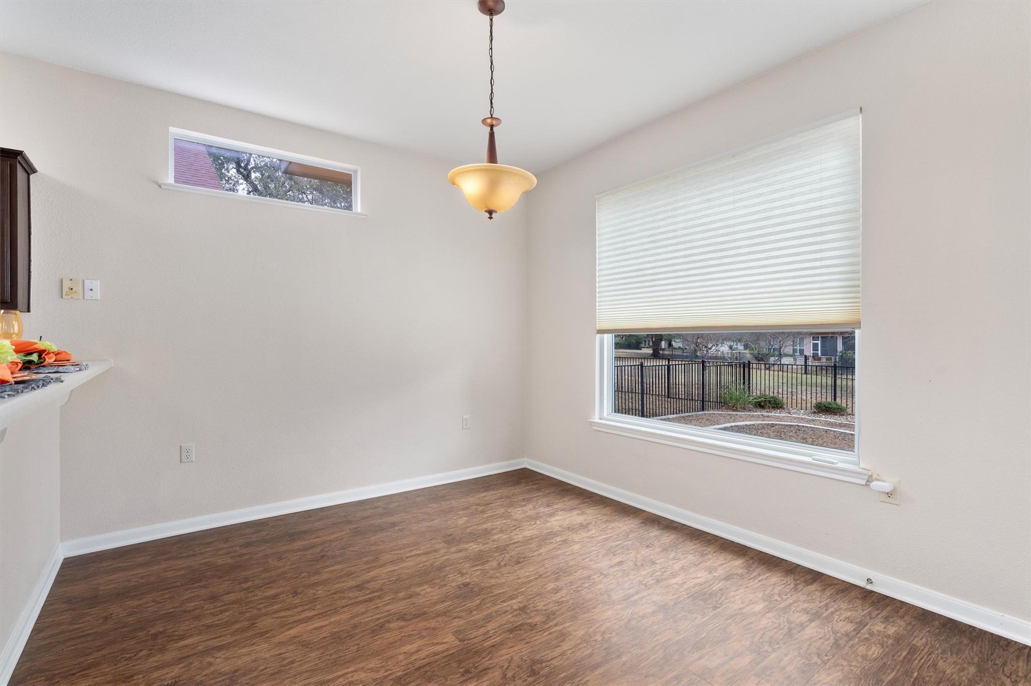 195 Whispering Wind Dr, Georgetown, TX 78633