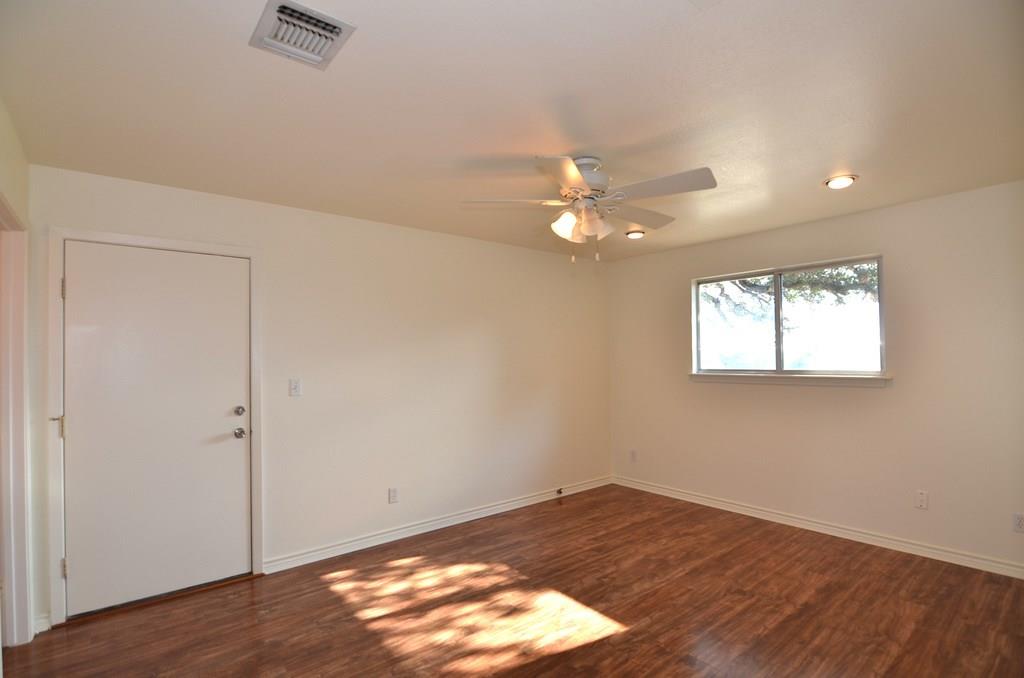 182 Patten Dr, Johnson City, TX 78636