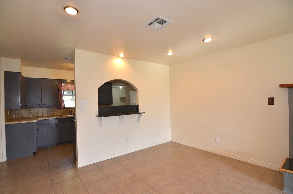 182 Patten Dr, Johnson City, TX 78636